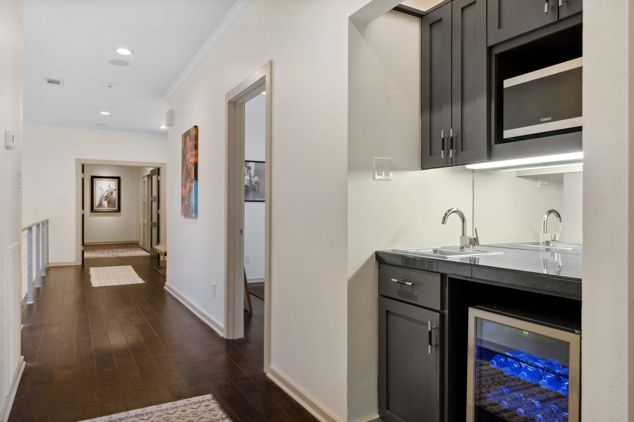 9 Swiftwater Trl, The Hills, TX 78738