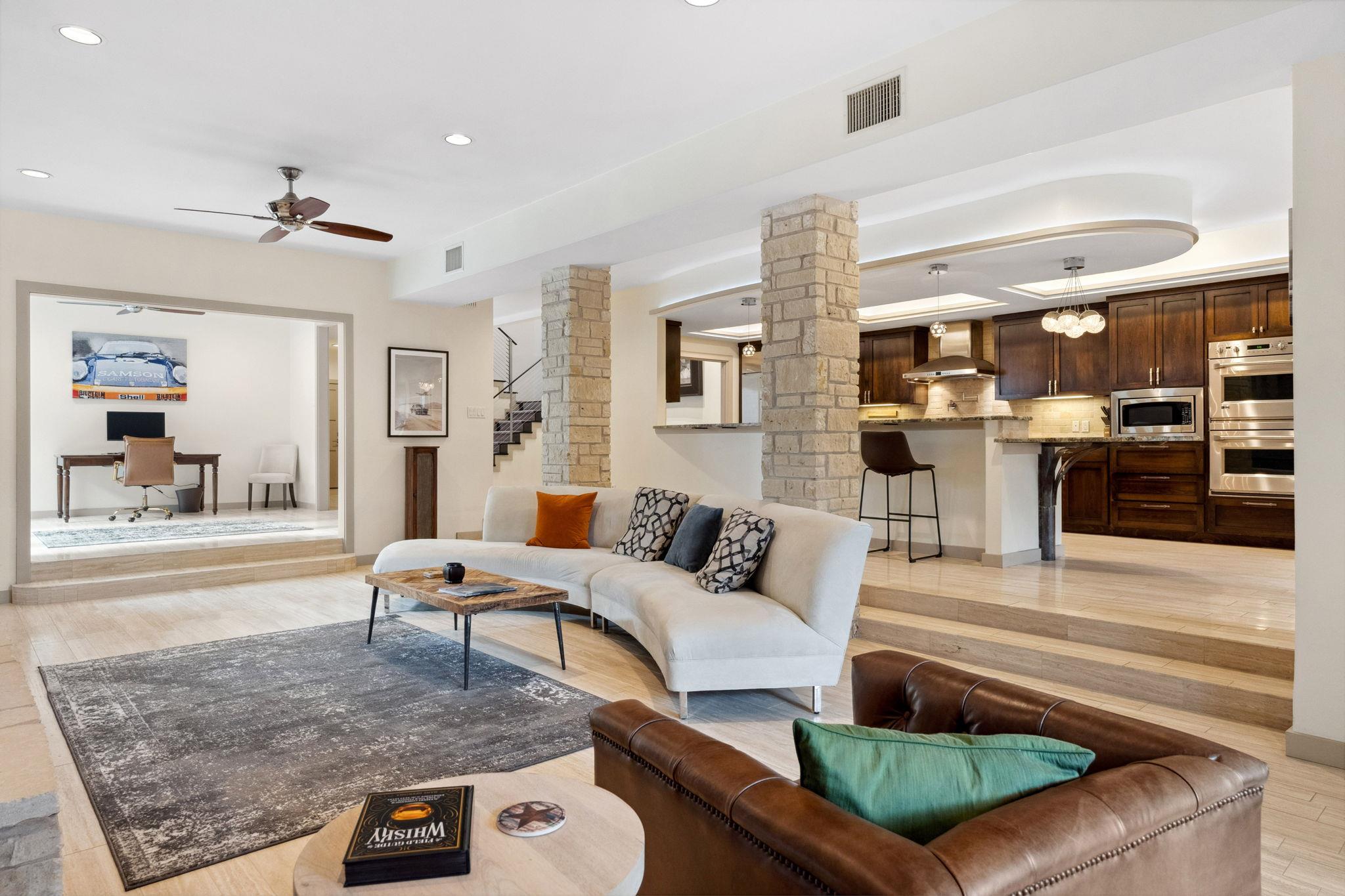 9 Swiftwater Trl, The Hills, TX 78738