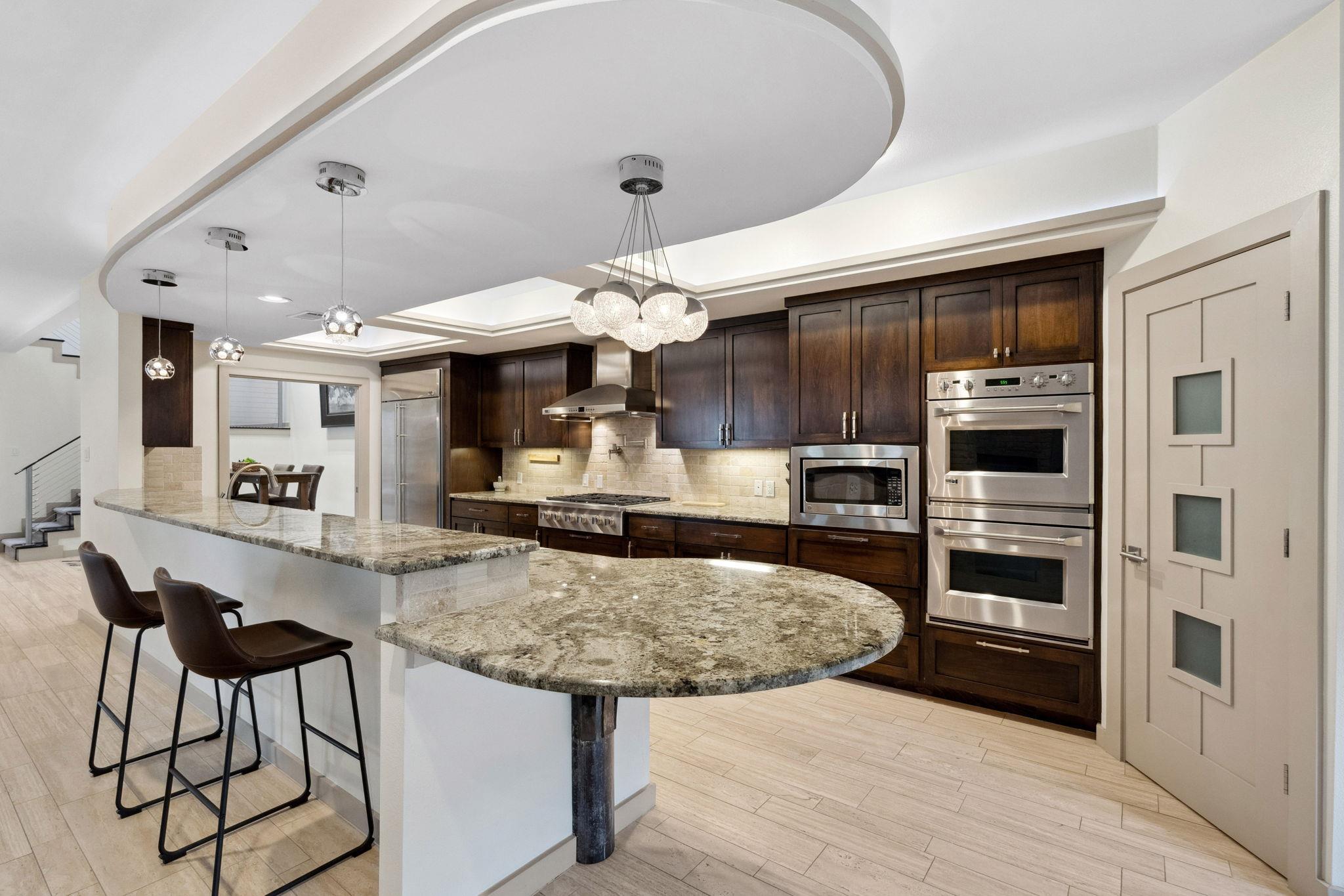 9 Swiftwater Trl, The Hills, TX 78738