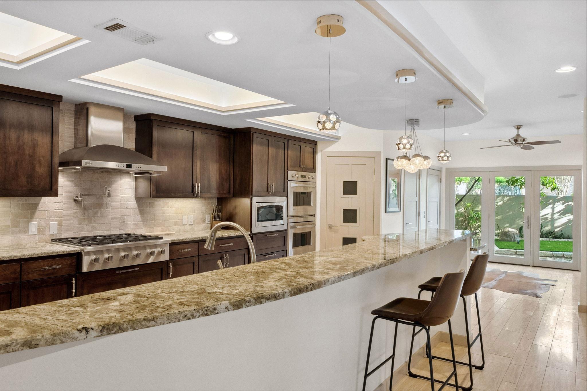 9 Swiftwater Trl, The Hills, TX 78738