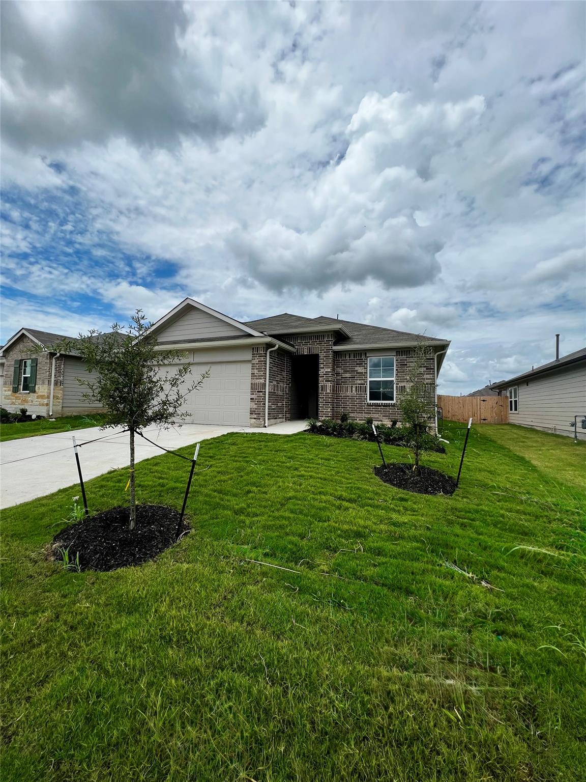 316 Abbey Ln, Lockhart, TX 78644