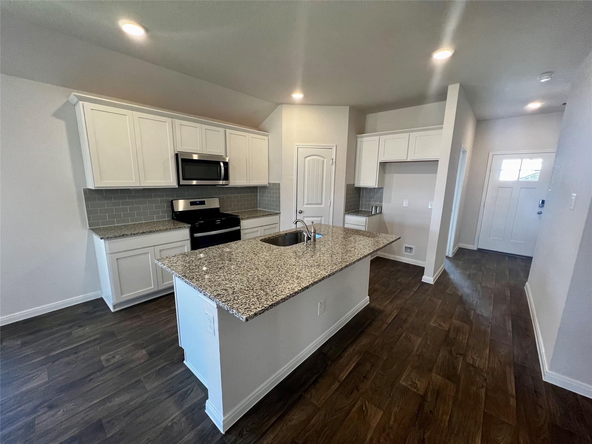 316 Abbey Ln, Lockhart, TX 78644