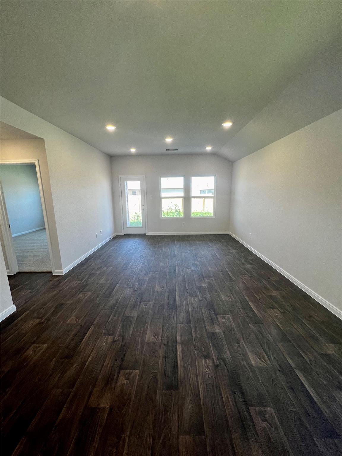 316 Abbey Ln, Lockhart, TX 78644