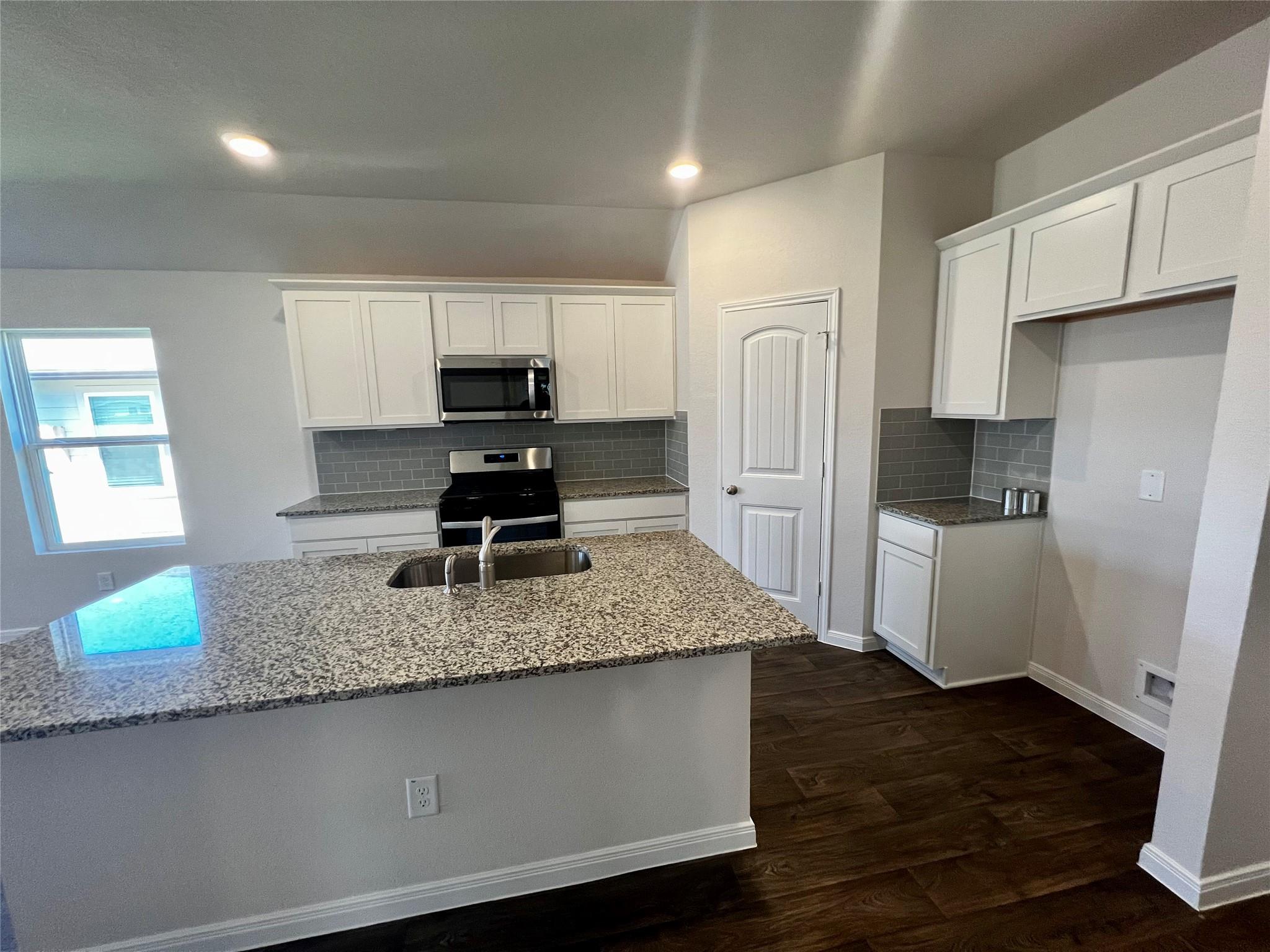 316 Abbey Ln, Lockhart, TX 78644