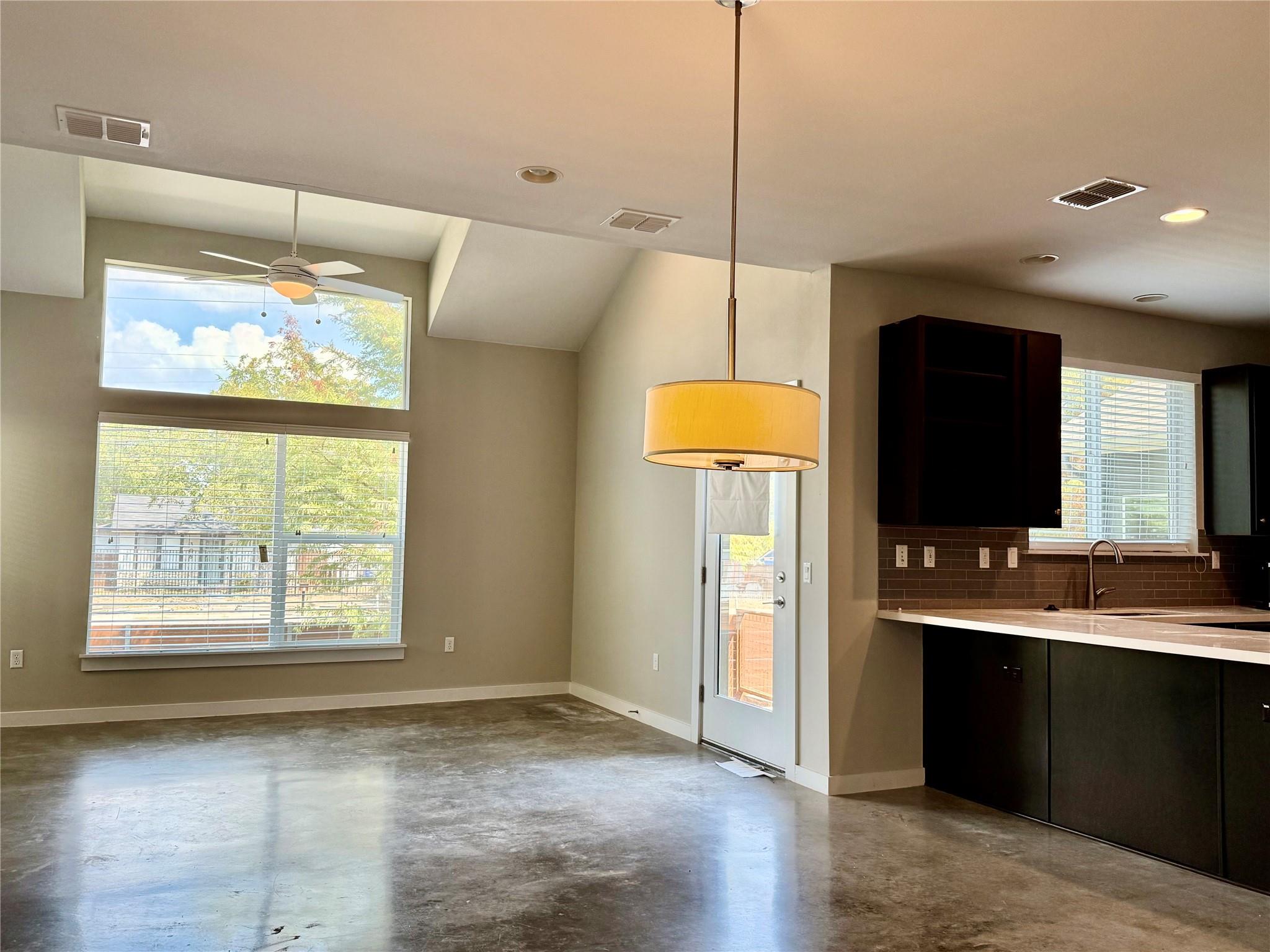 301 W Stassney Ln # 19, Austin, TX 78745