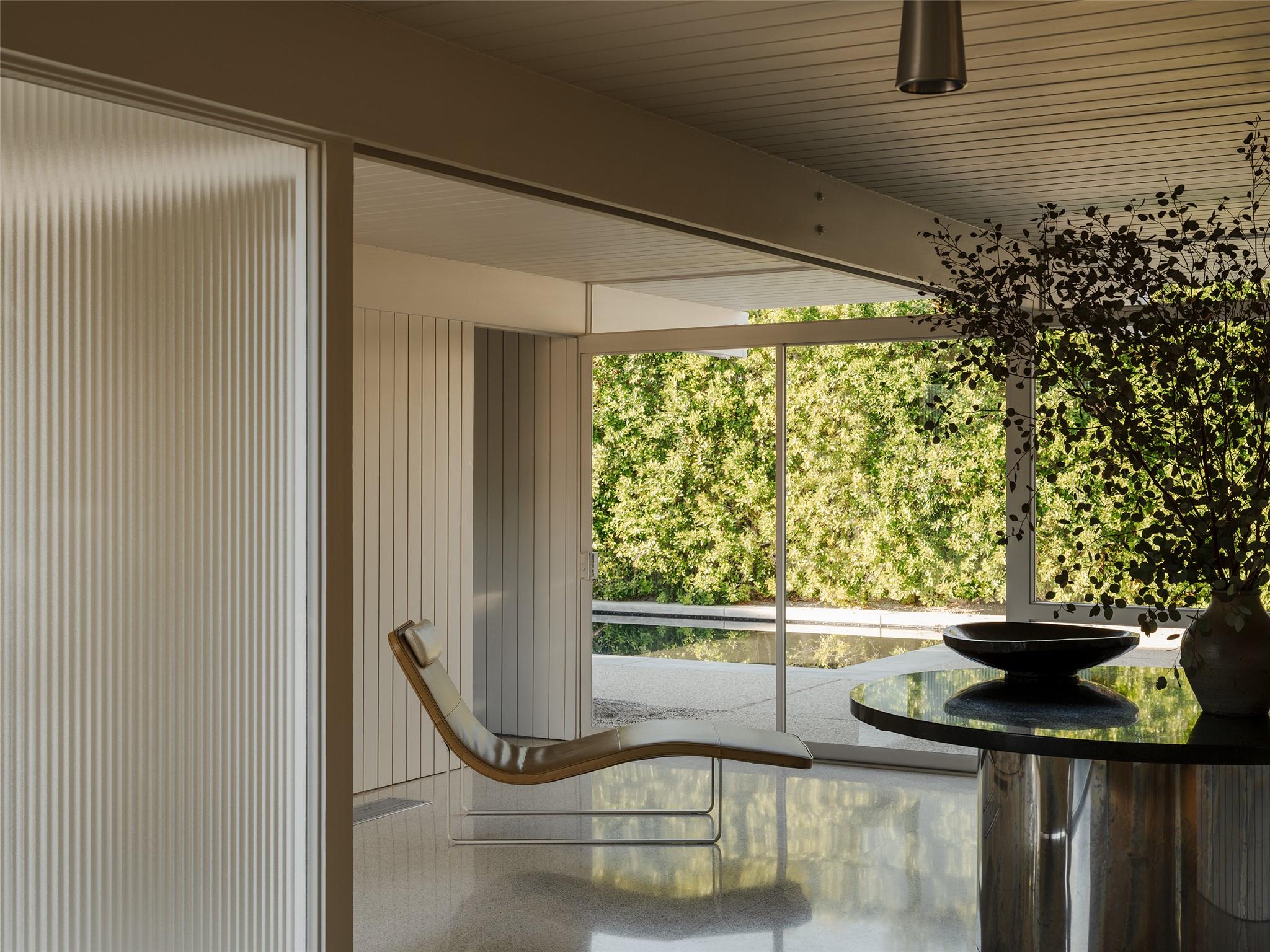 1272 E Verbena Dr, Out of State, CA 92262