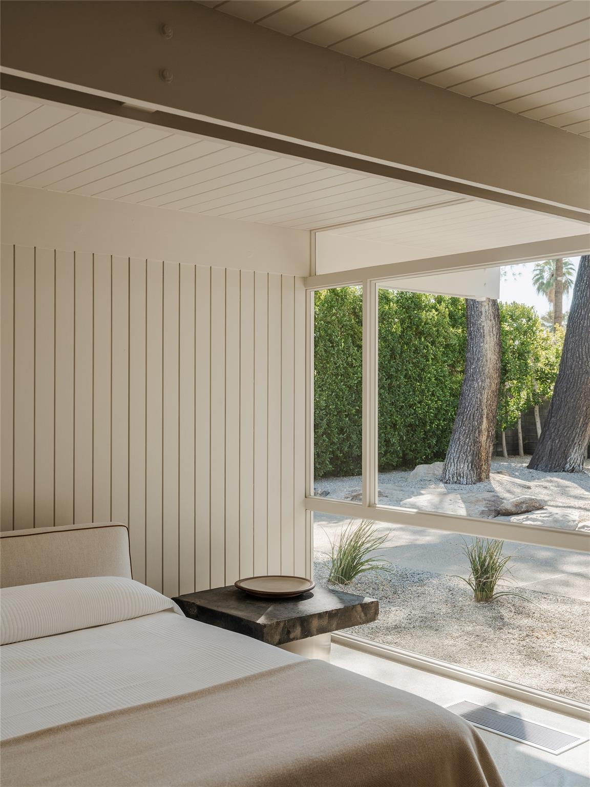 1272 E Verbena Dr, Out of State, CA 92262