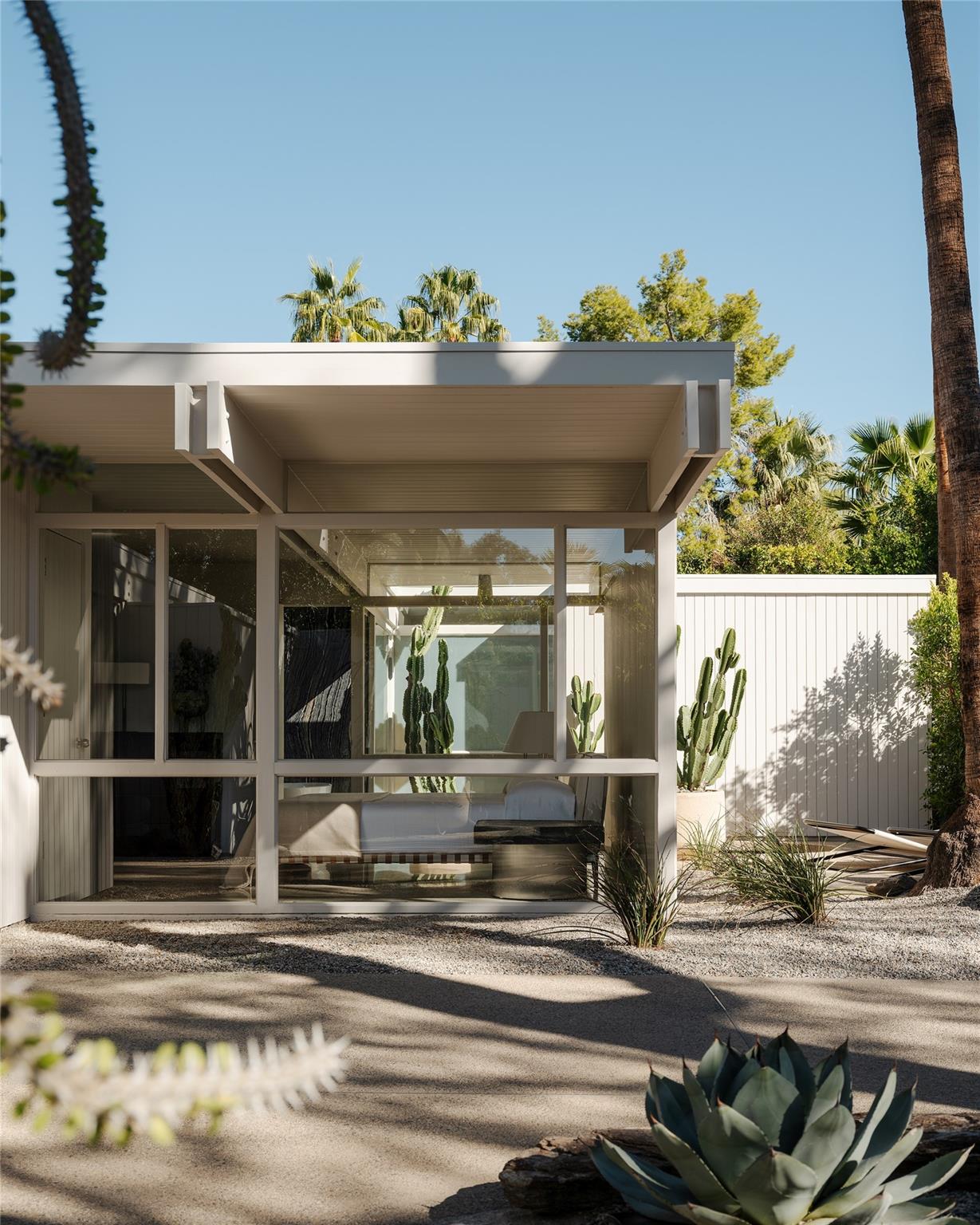 1272 E Verbena Dr, Out of State, CA 92262