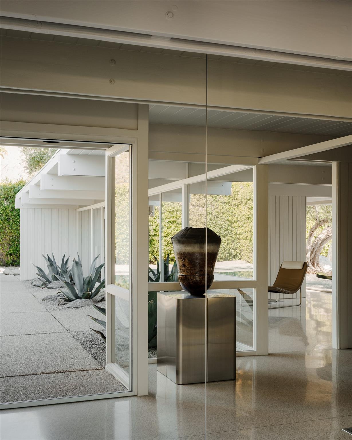 1272 E Verbena Dr, Out of State, CA 92262