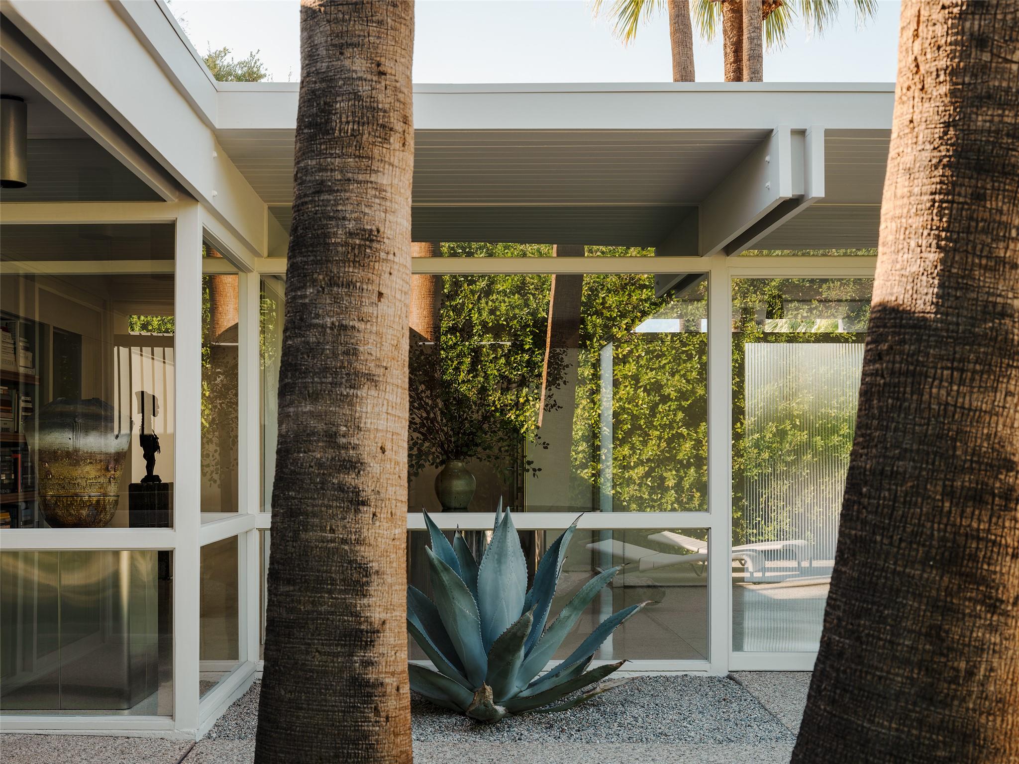 1272 E Verbena Dr, Out of State, CA 92262