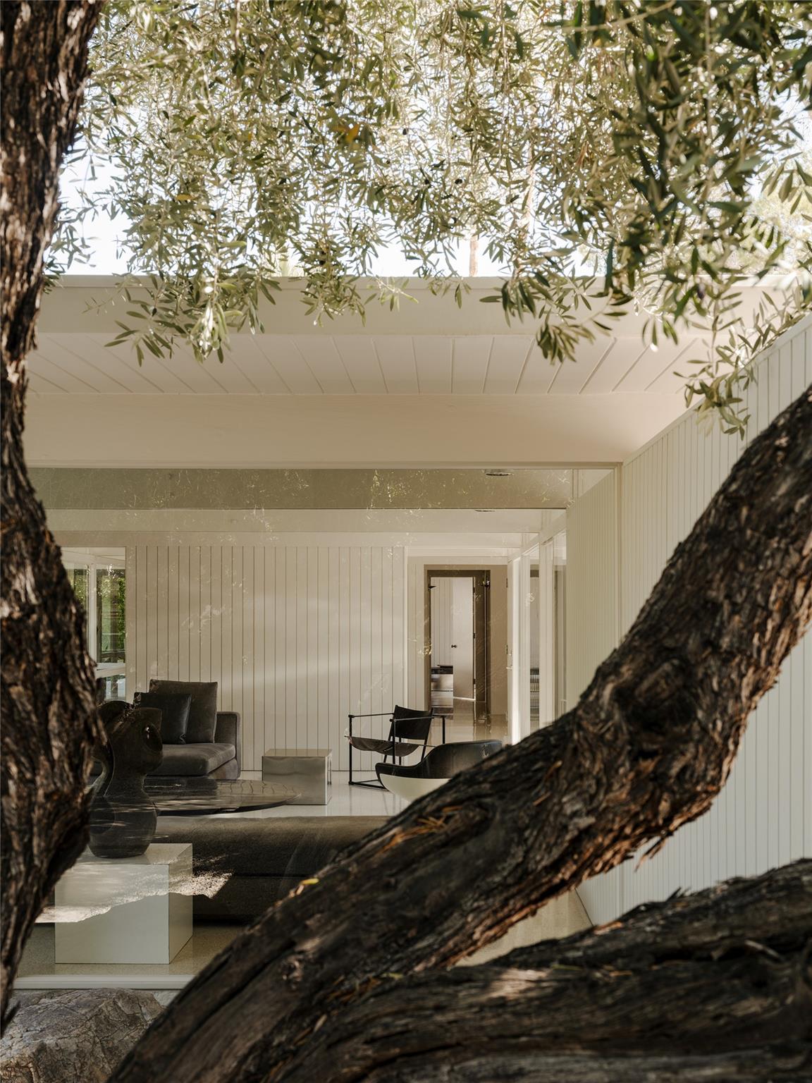 1272 E Verbena Dr, Out of State, CA 92262