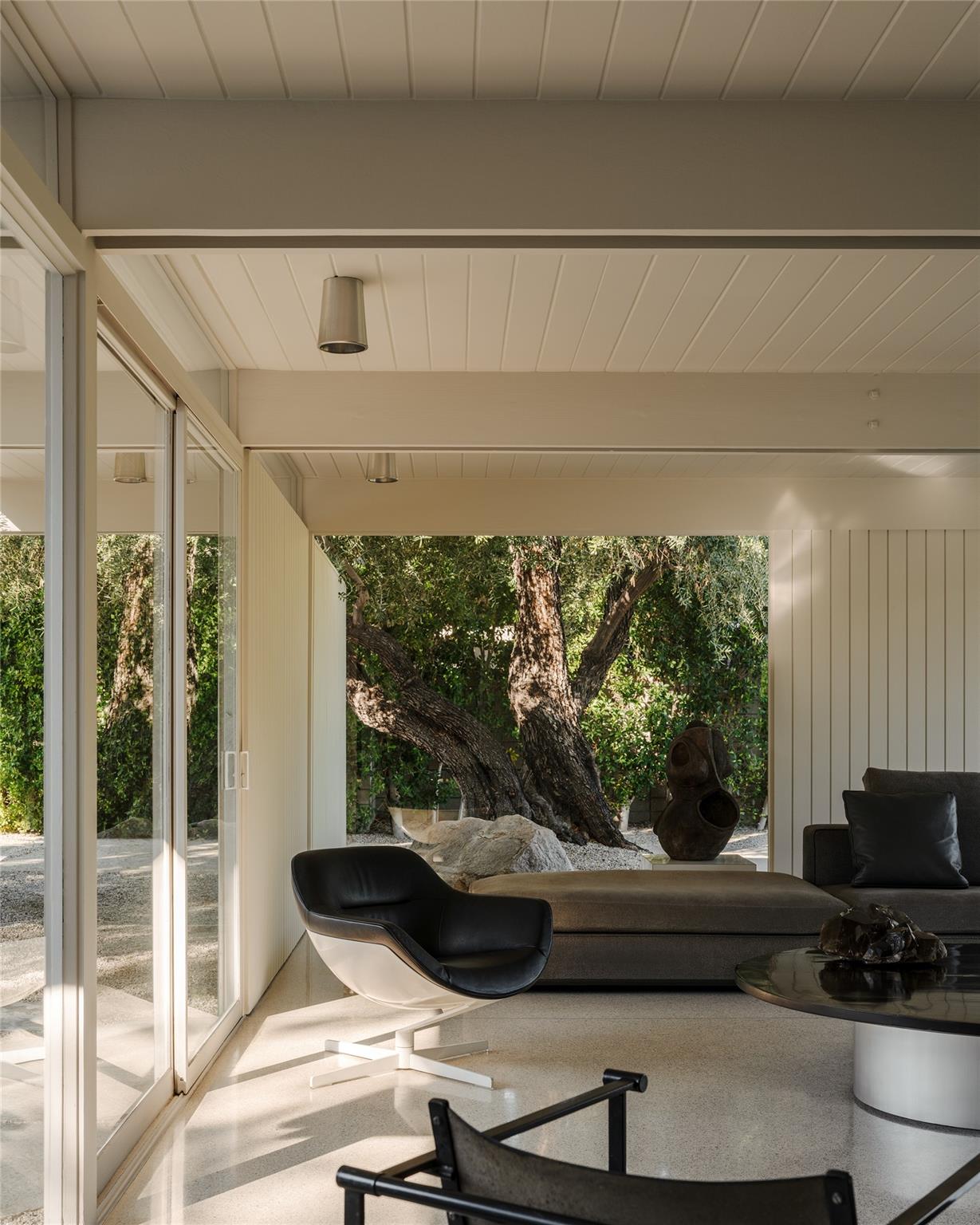 1272 E Verbena Dr, Out of State, CA 92262