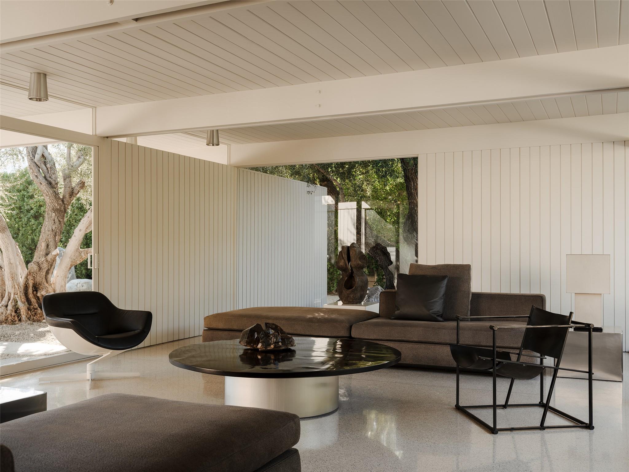 1272 E Verbena Dr, Out of State, CA 92262