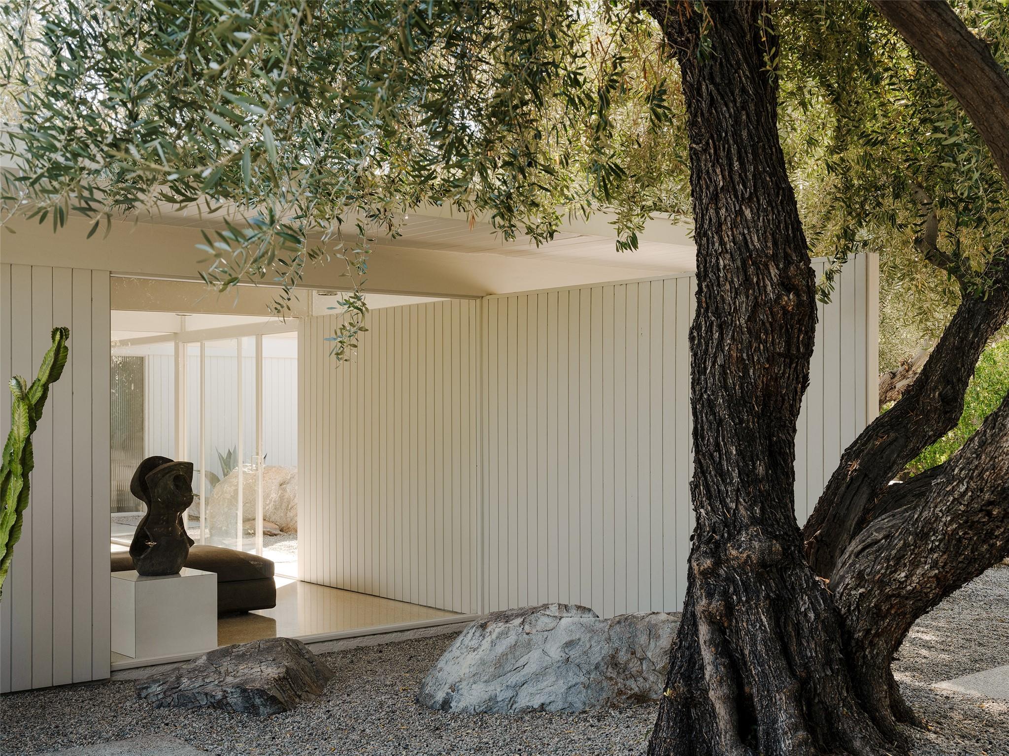 1272 E Verbena Dr, Out of State, CA 92262