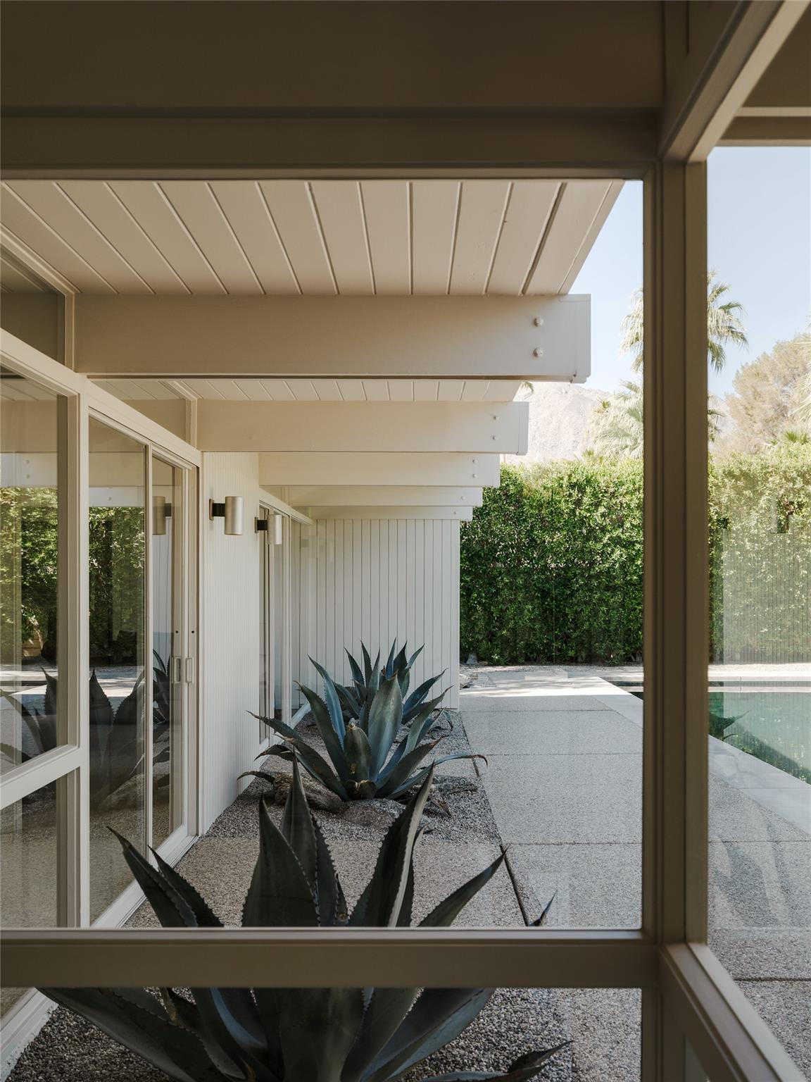 1272 E Verbena Dr, Out of State, CA 92262