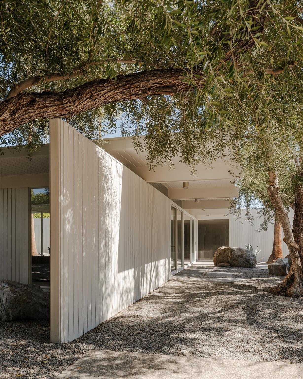 1272 E Verbena Dr, Out of State, CA 92262