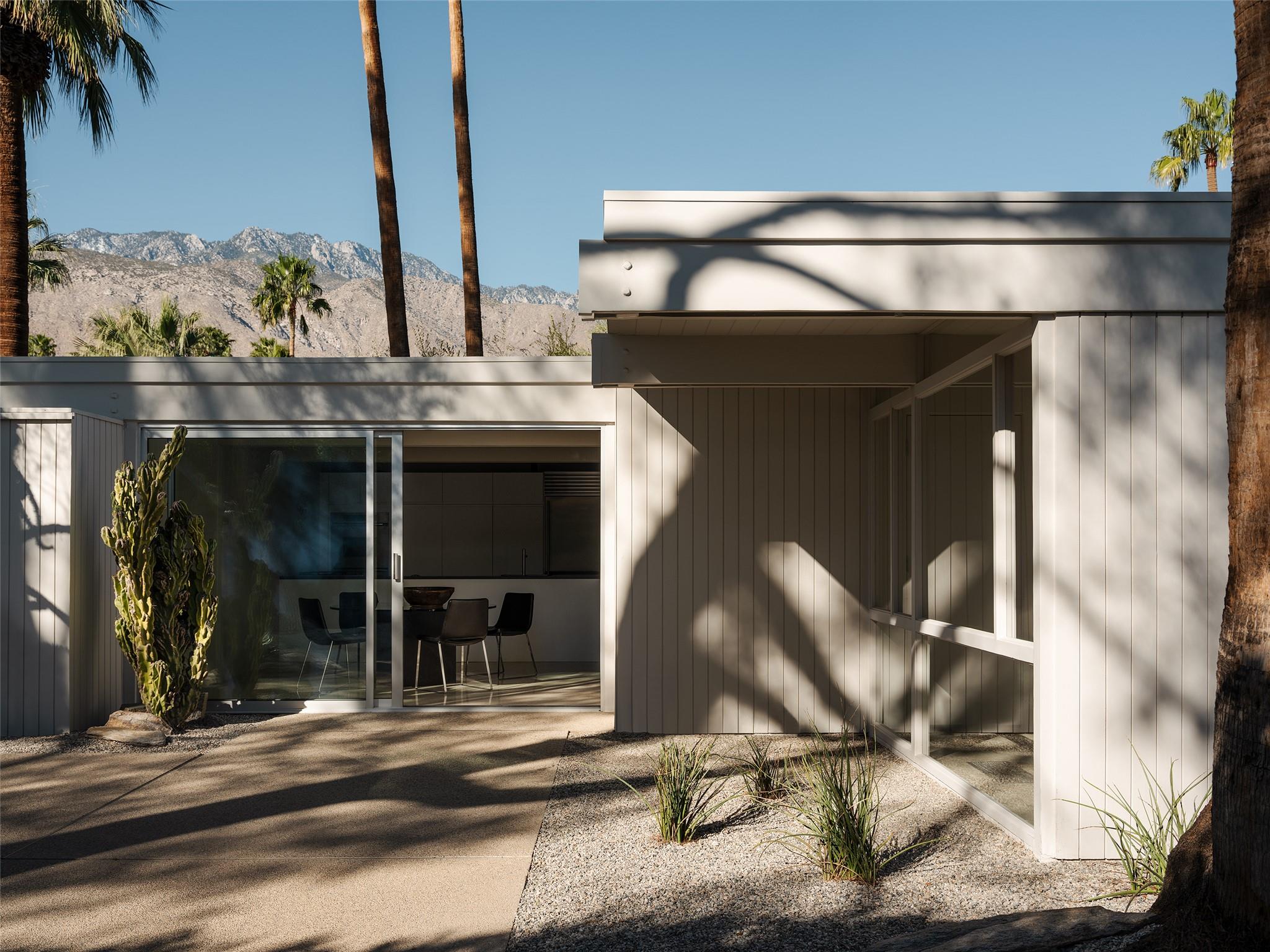 1272 E Verbena Dr, Out of State, CA 92262