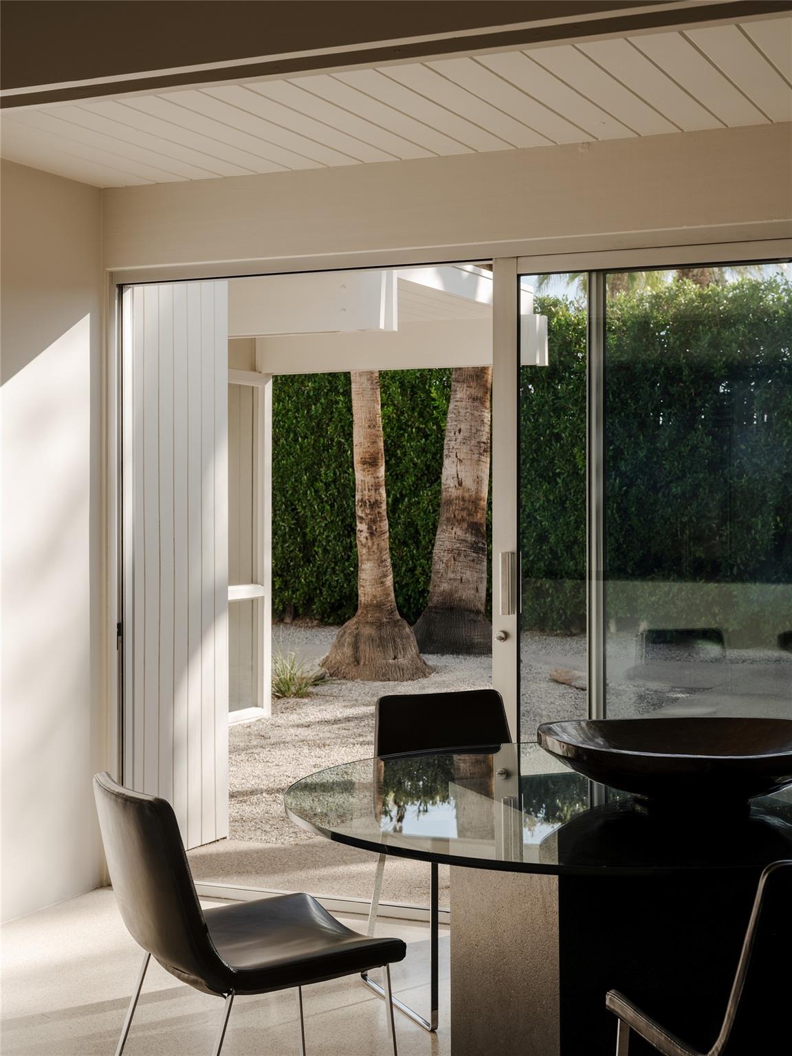 1272 E Verbena Dr, Out of State, CA 92262