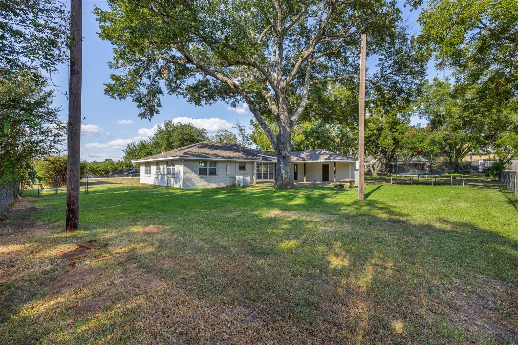 1906 Gun And Rod Rd, Brenham, TX 77833