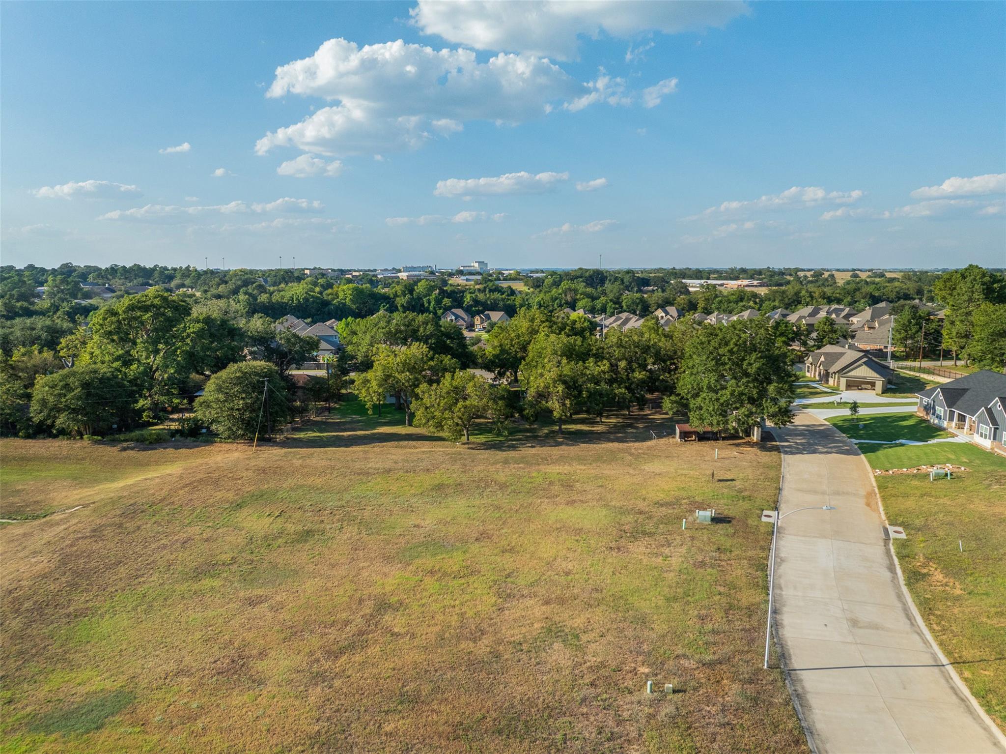1906 Gun And Rod Rd, Brenham, TX 77833