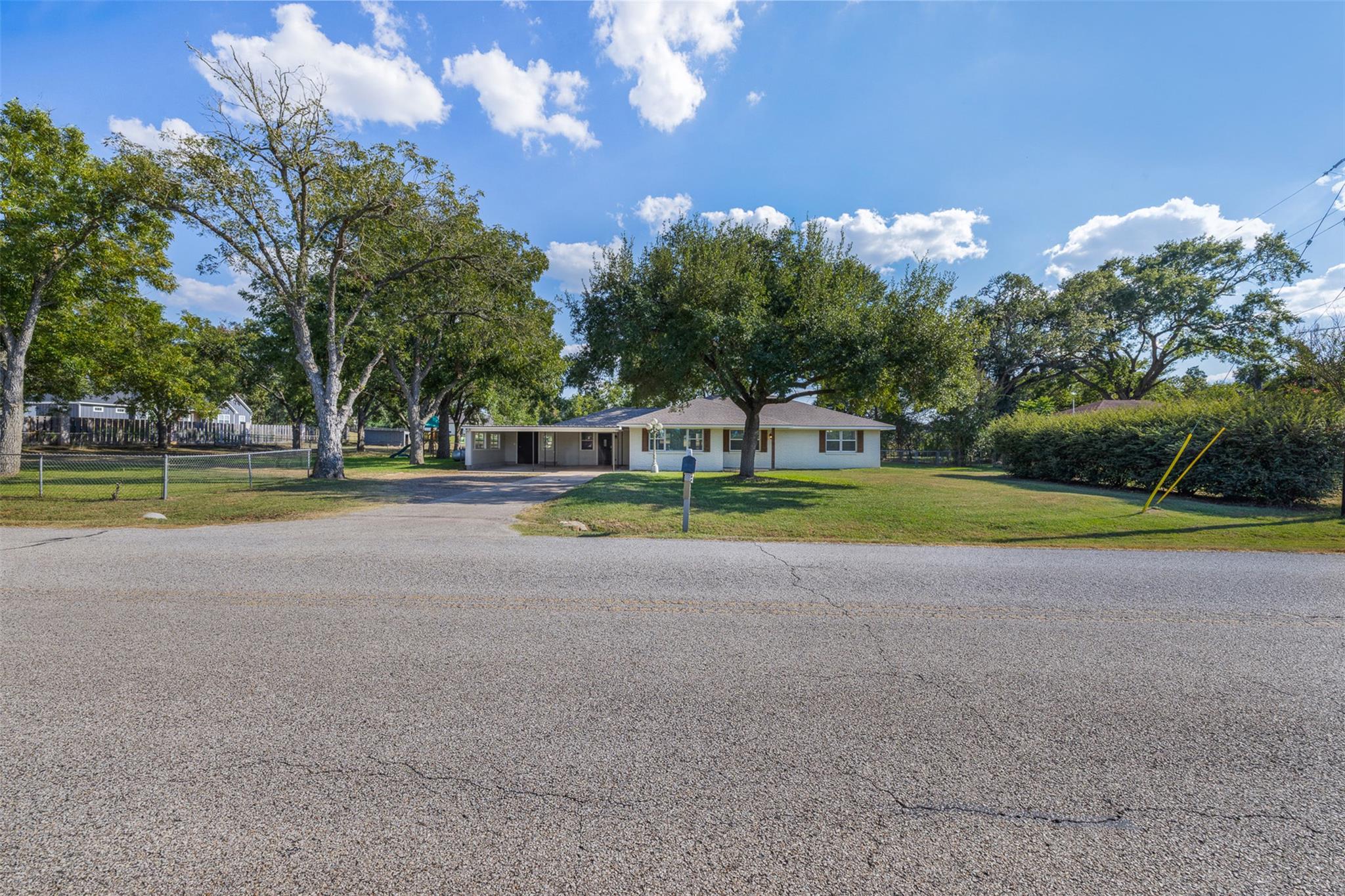 1906 Gun And Rod Rd, Brenham, TX 77833
