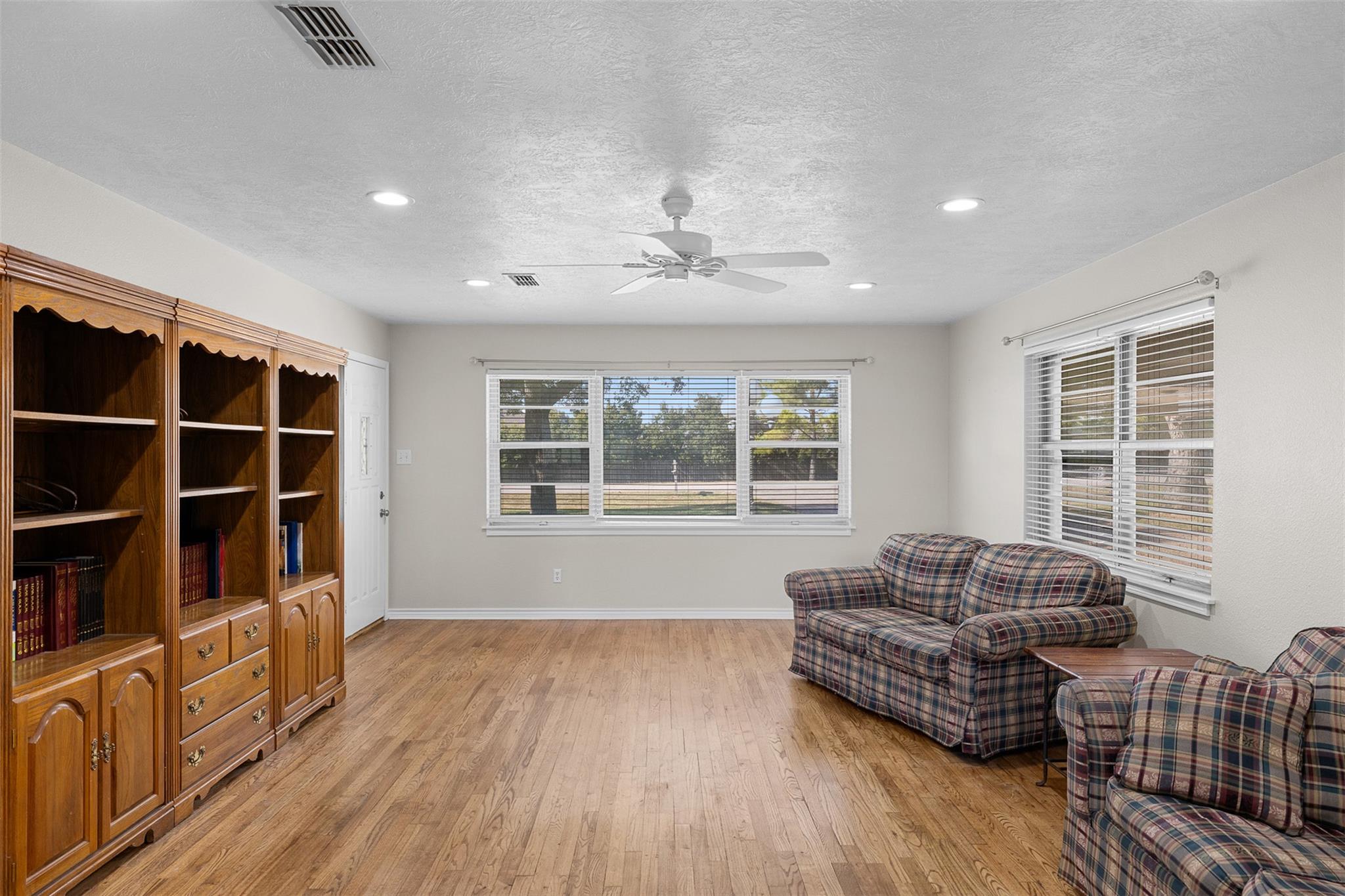 1906 Gun And Rod Rd, Brenham, TX 77833