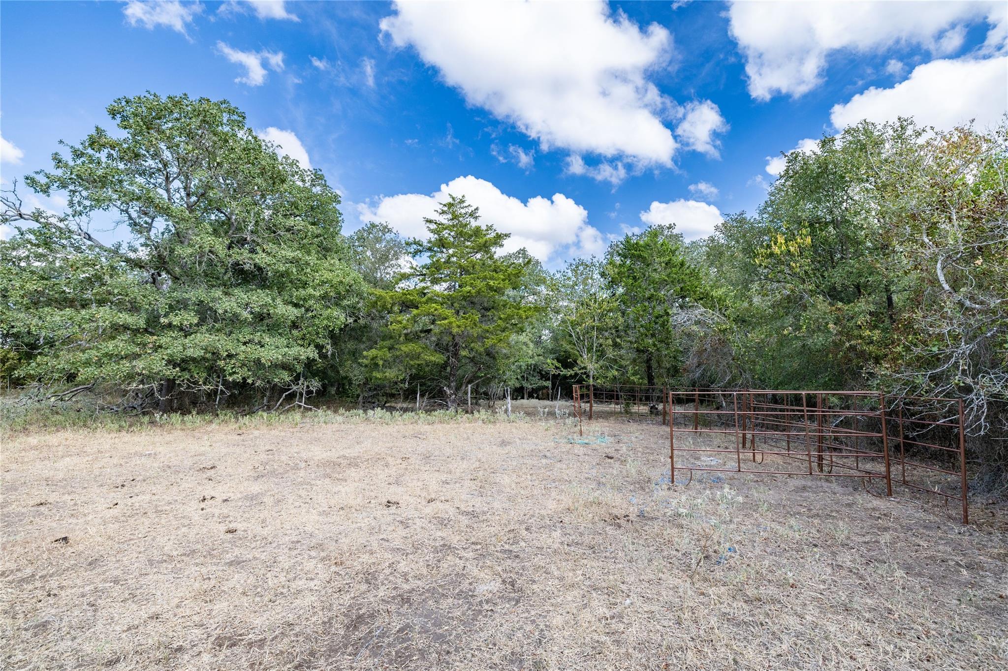 1350 Cattlemens Row, Lockhart, TX 78644