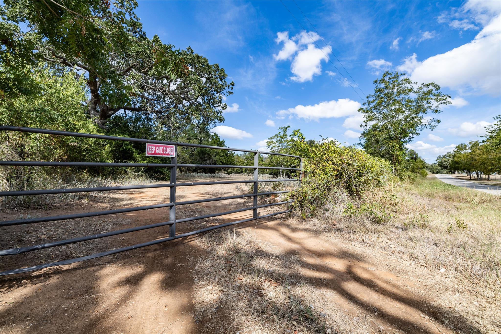 1350 Cattlemens Row, Lockhart, TX 78644