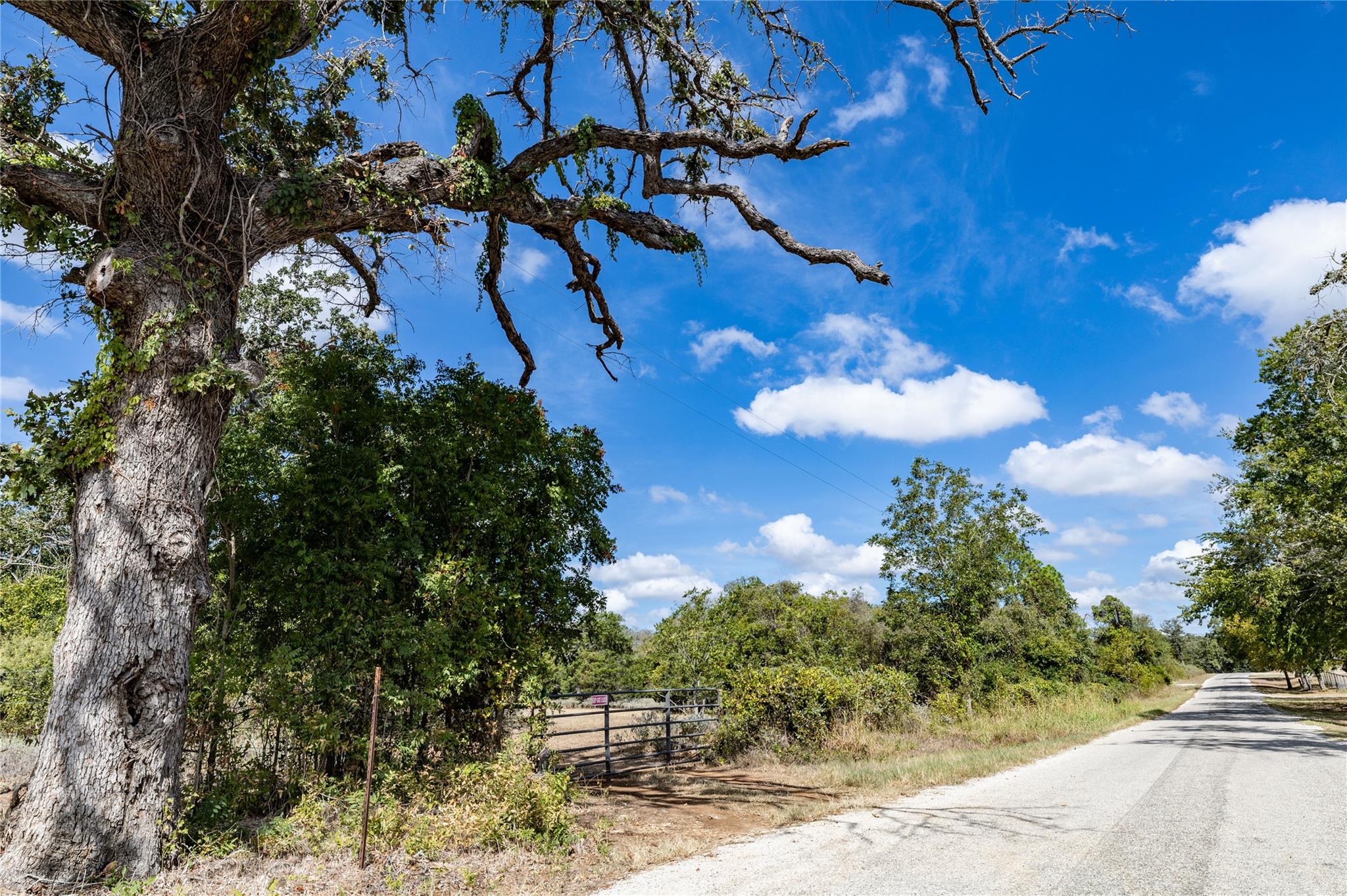 1350 Cattlemens Row, Lockhart, TX 78644
