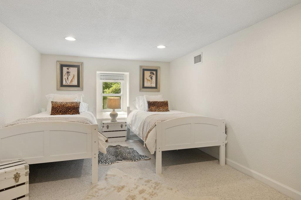 4607 R O Dr, Spicewood, TX 78669