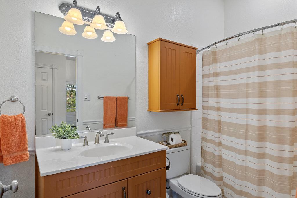 4607 R O Dr, Spicewood, TX 78669