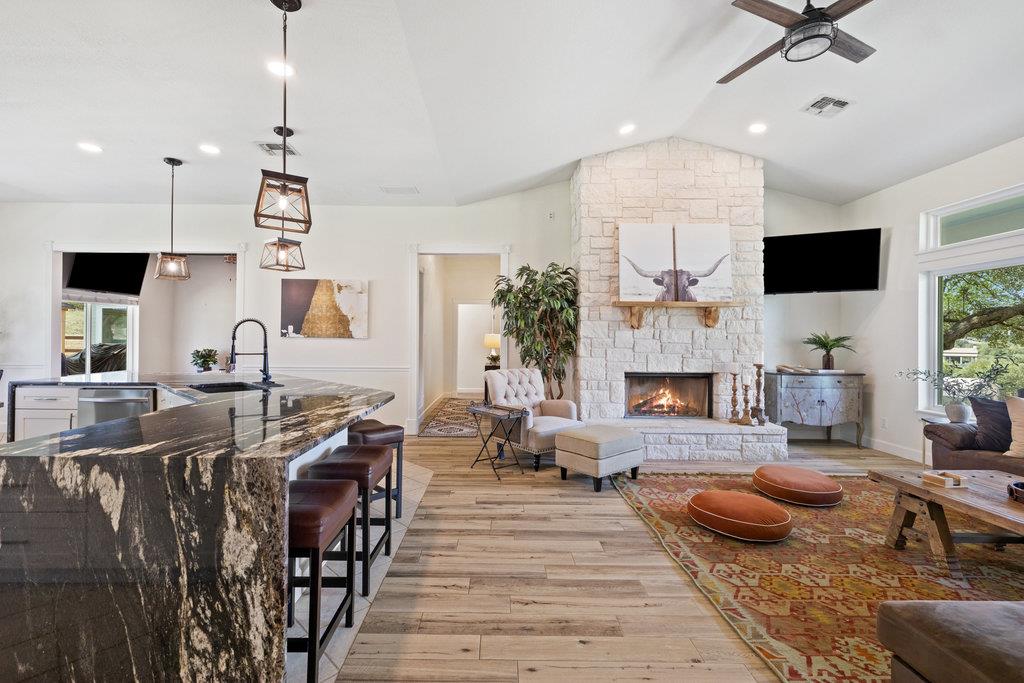 4607 R O Dr, Spicewood, TX 78669