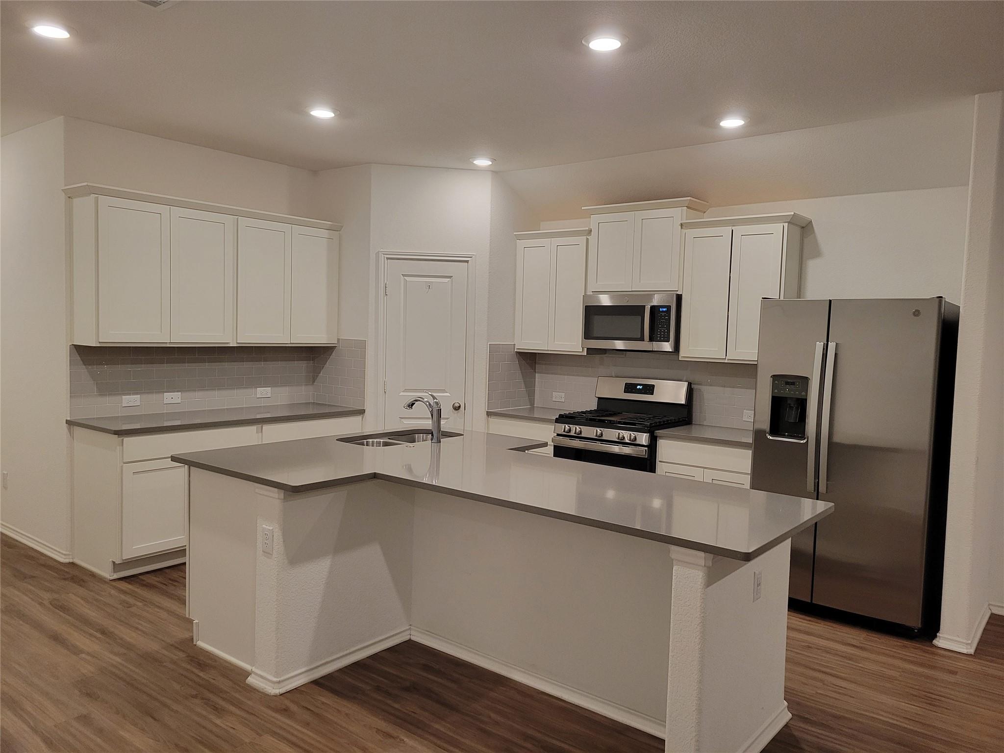 408 BARCELONA, Kyle, TX 78640