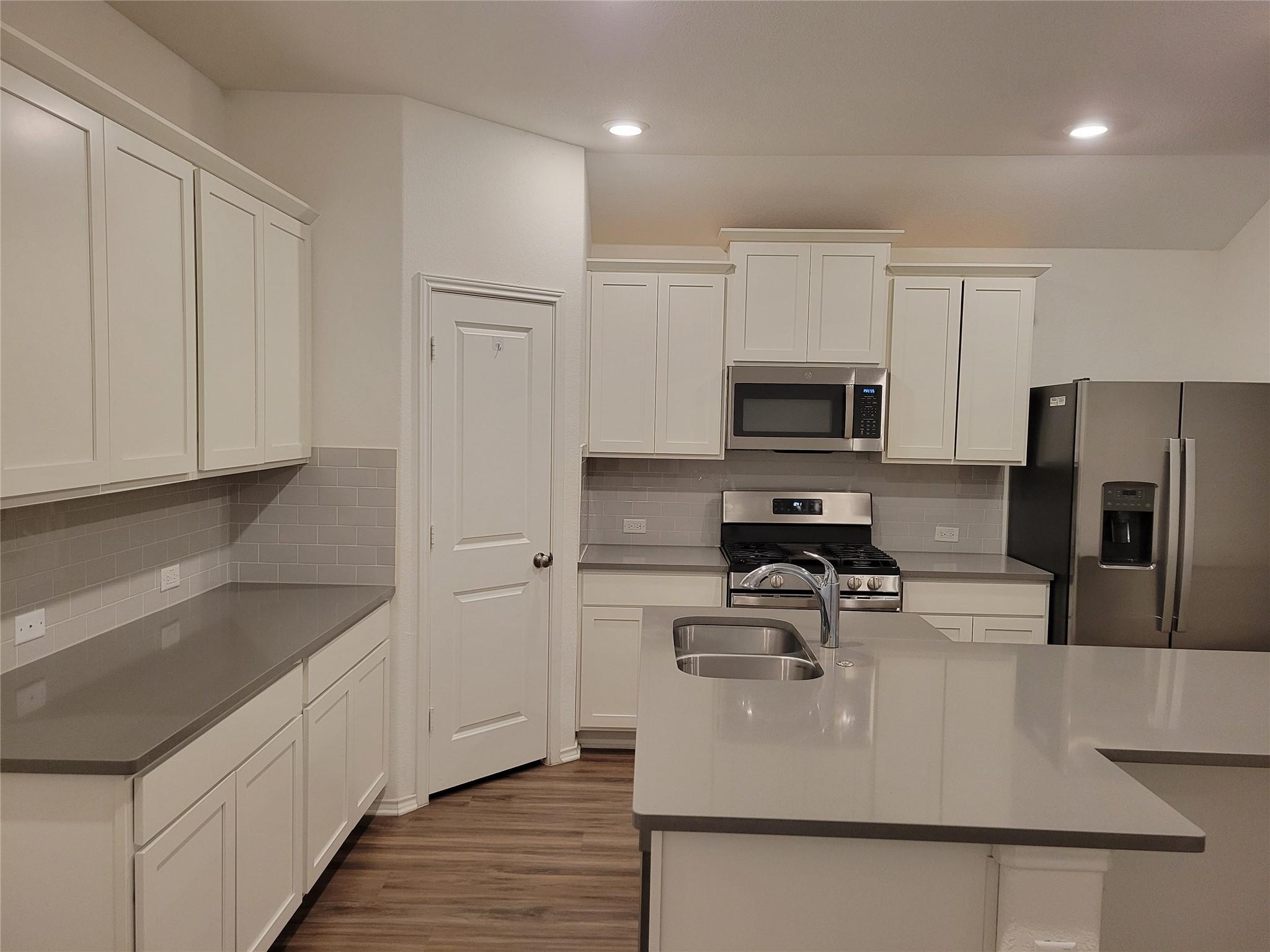 408 BARCELONA, Kyle, TX 78640