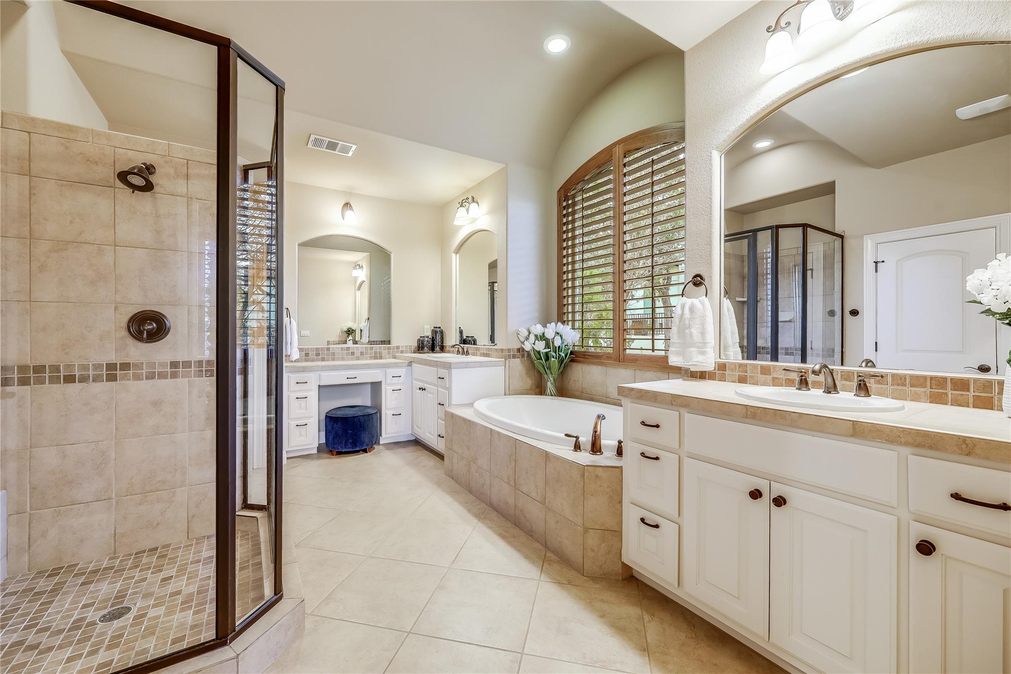 17704 Regatta View Dr, Jonestown, TX 78645