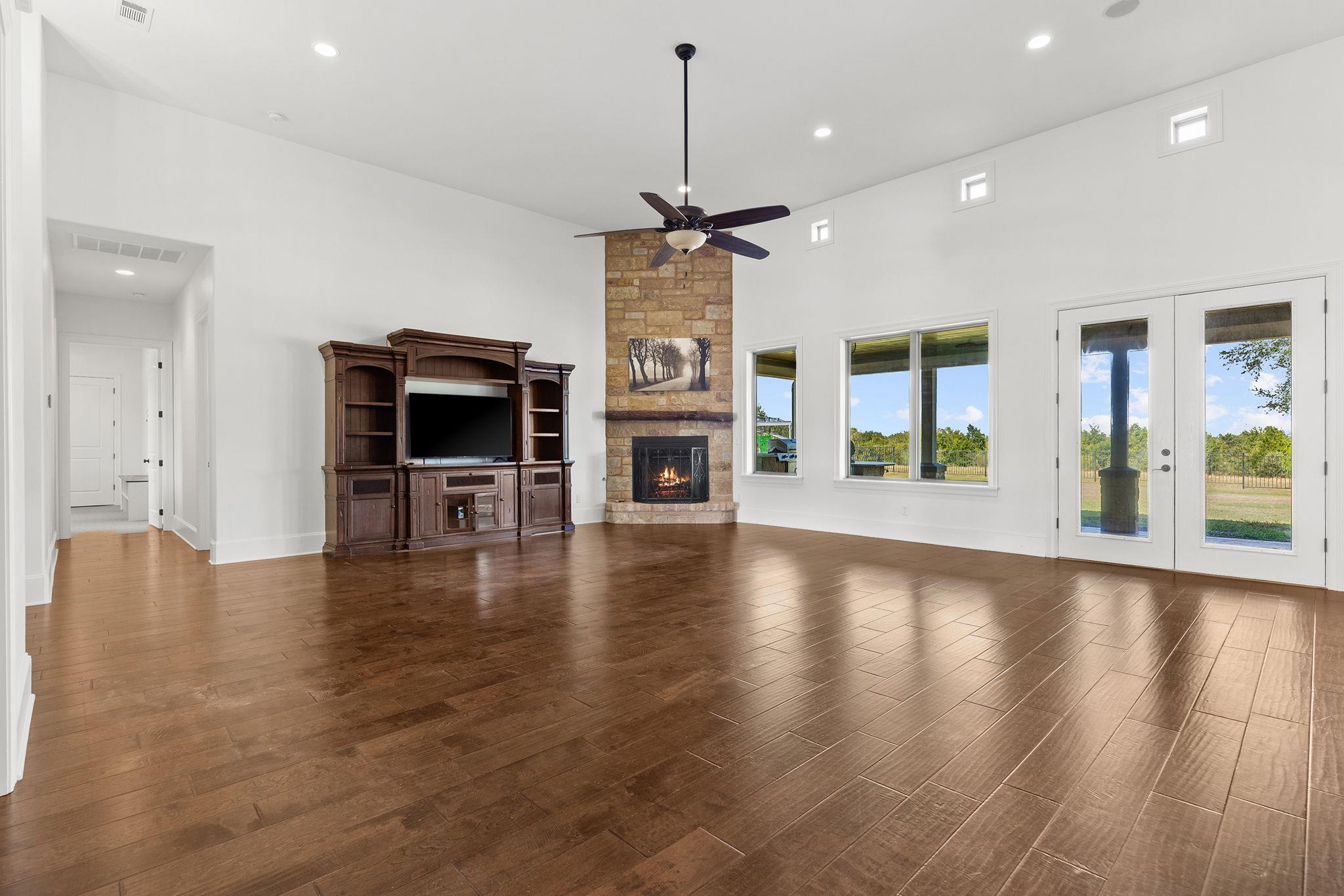 1124 County Road 301, Elgin, TX 78621