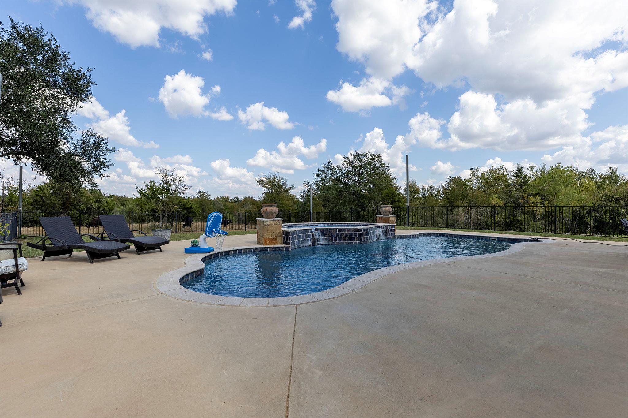 1124 County Road 301, Elgin, TX 78621