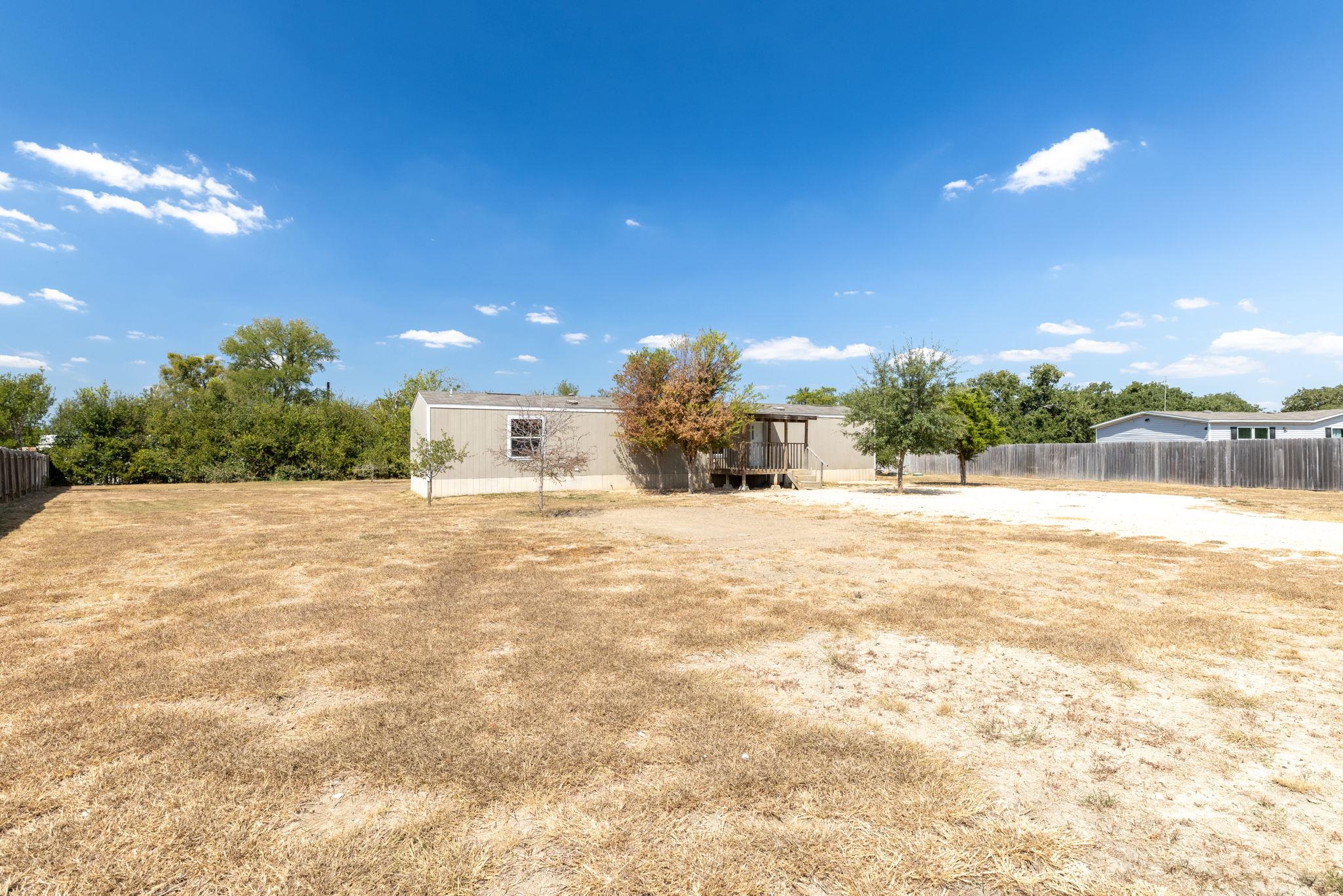 106 Sunflower Fld, Elgin, TX 78621