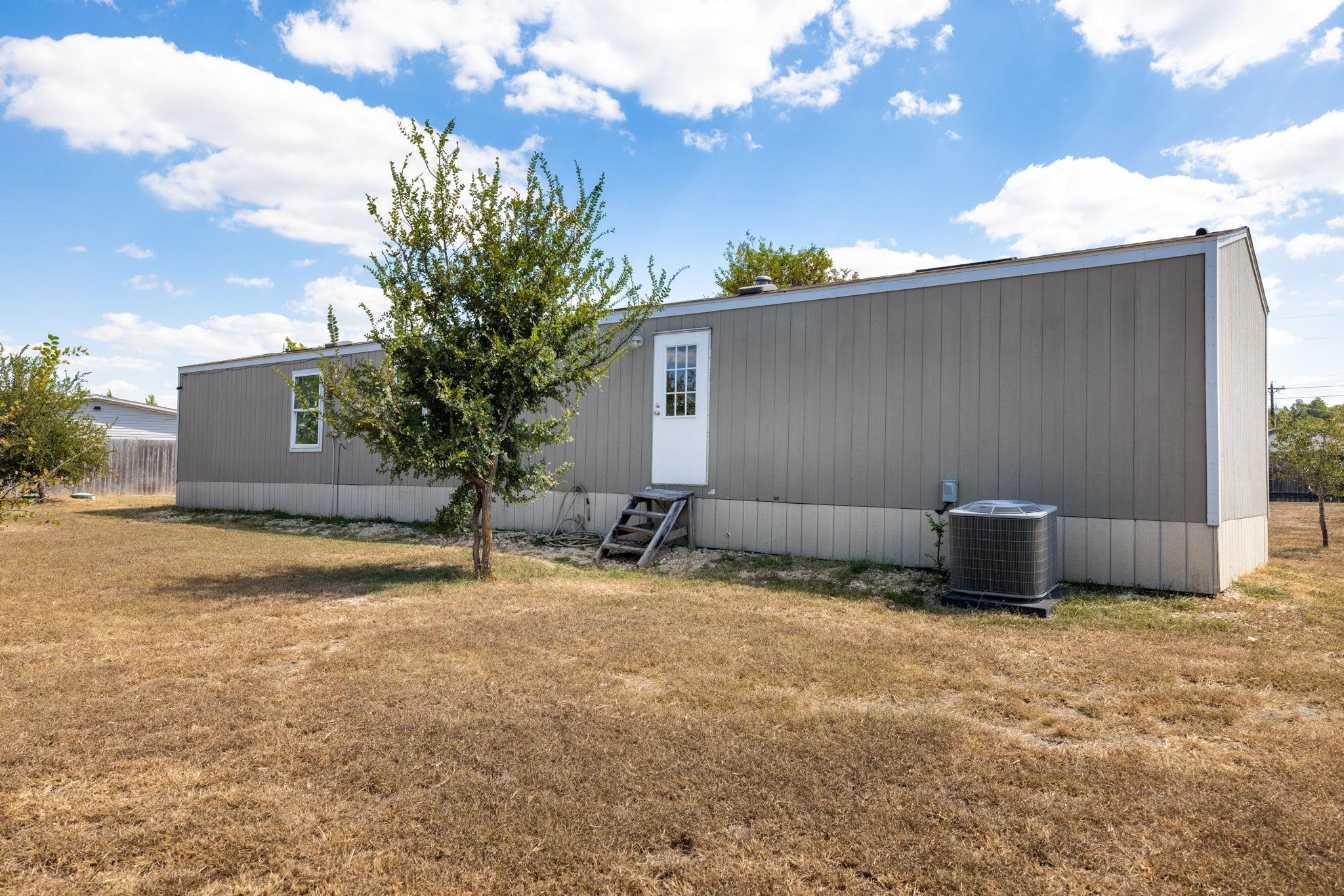 106 Sunflower Fld, Elgin, TX 78621