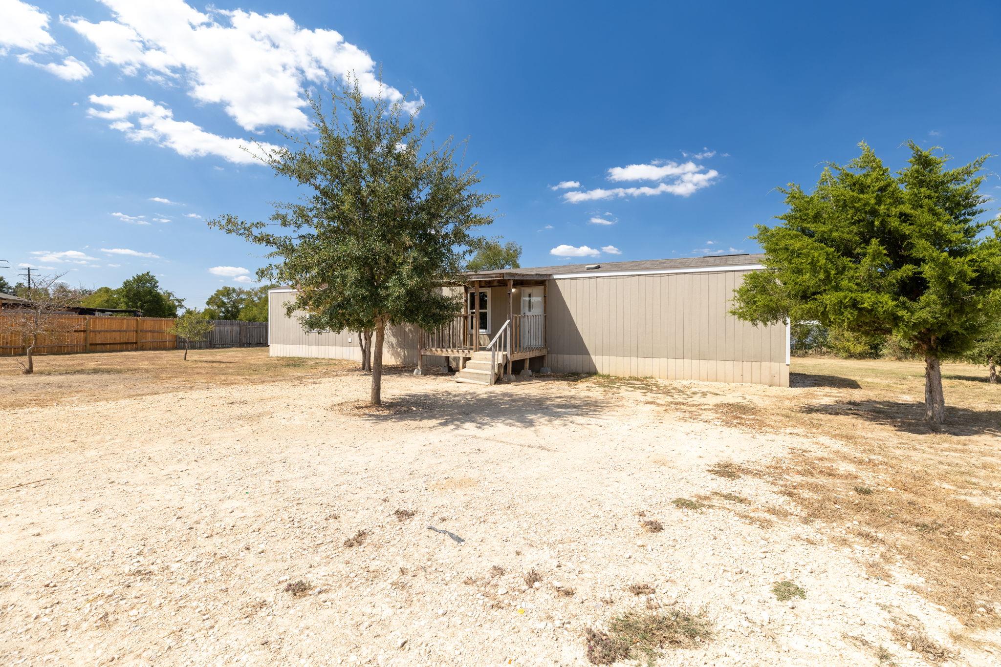 106 Sunflower Fld, Elgin, TX 78621