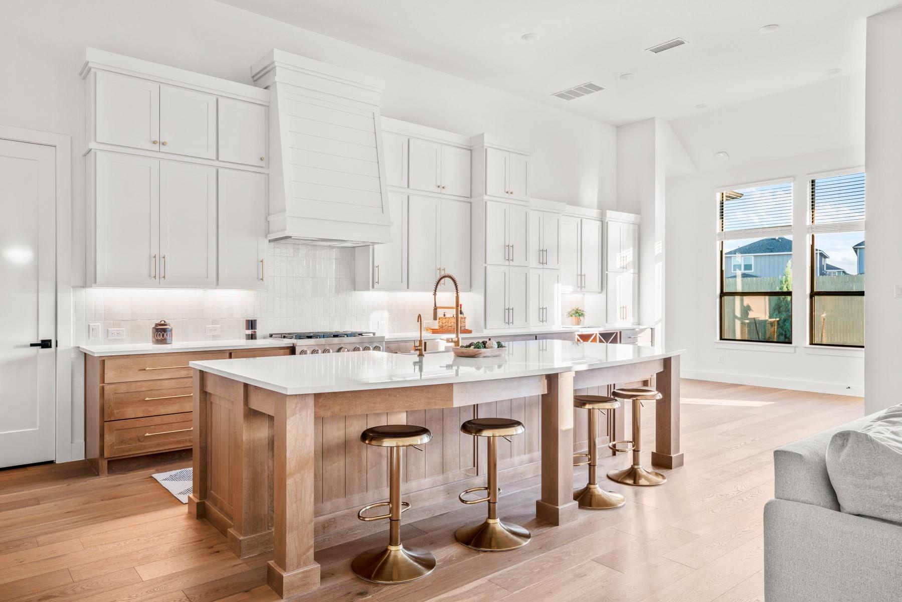 511 Irvine Cir, Liberty Hill, TX 78642