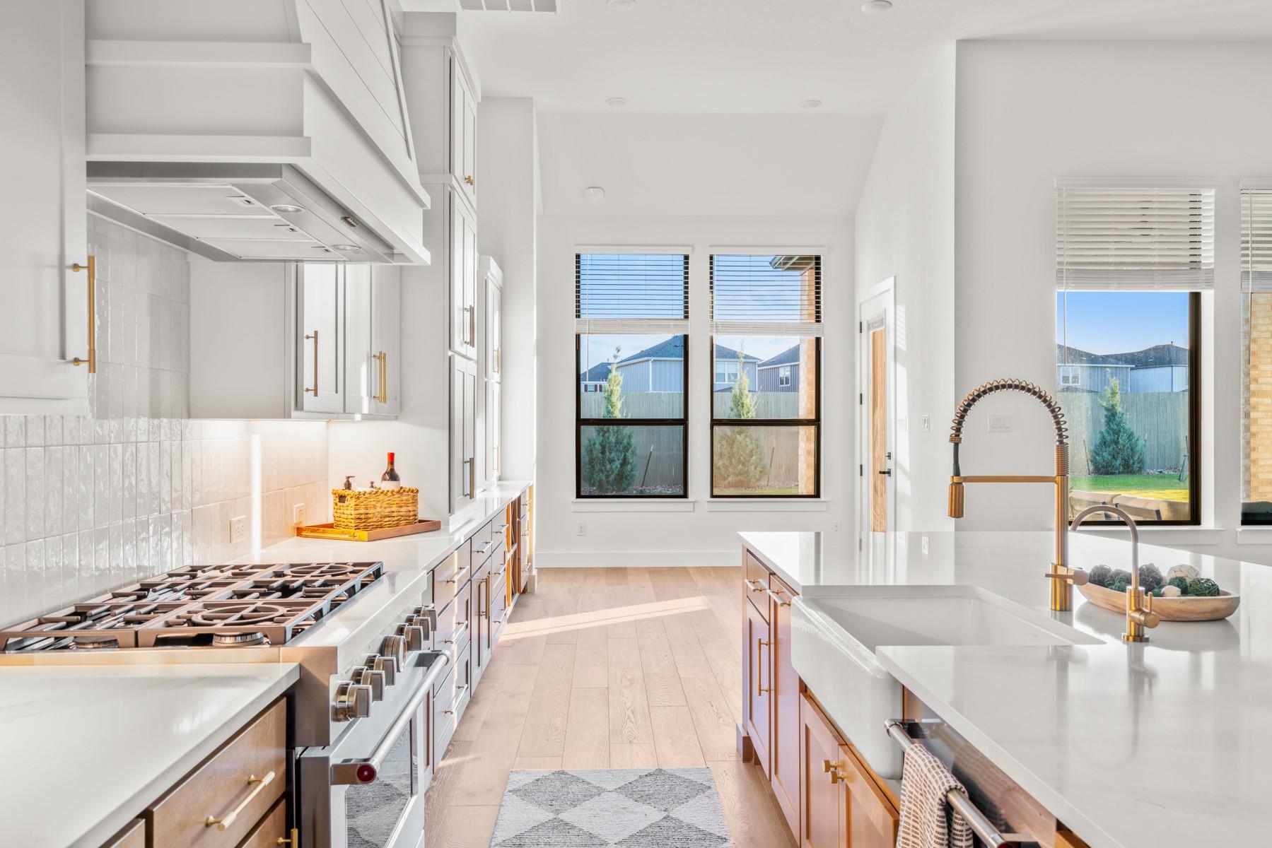 511 Irvine Cir, Liberty Hill, TX 78642