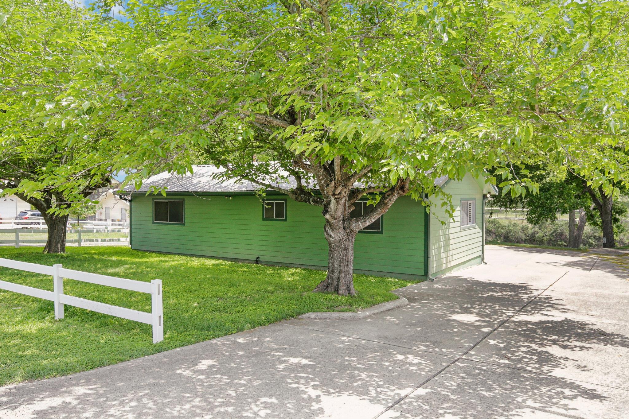 1890 Ponderosa Dr, New Braunfels, TX 78132