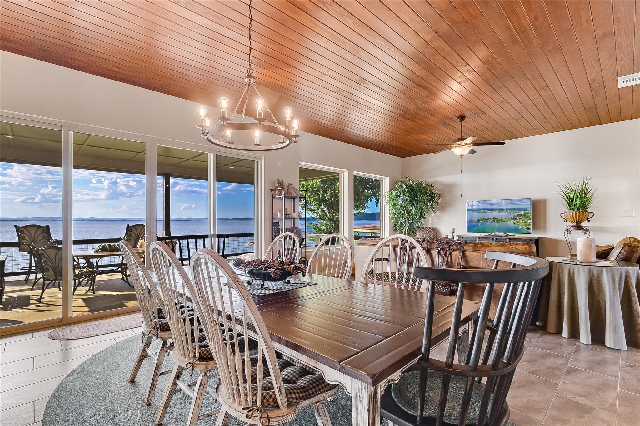 207 Emeralds Dr, Burnet, TX 78611