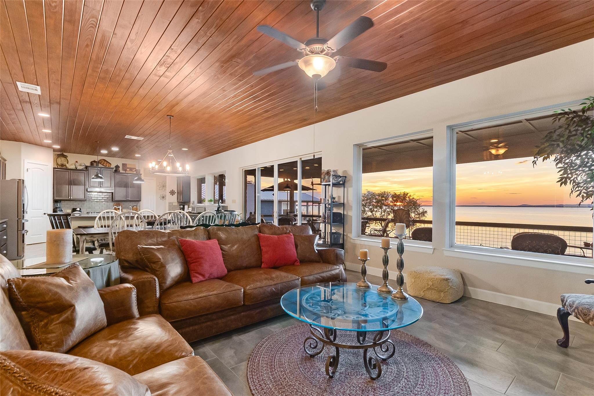 207 Emeralds Dr, Burnet, TX 78611