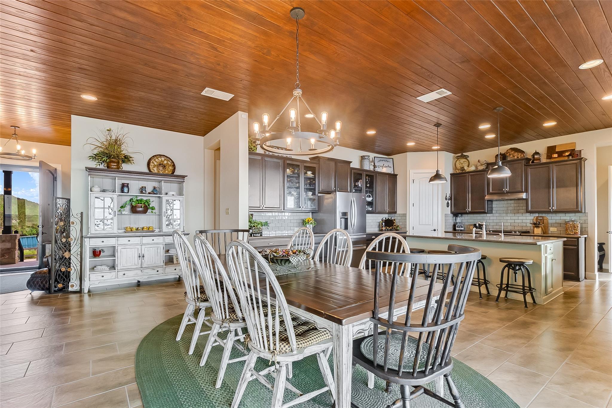 207 Emeralds Dr, Burnet, TX 78611