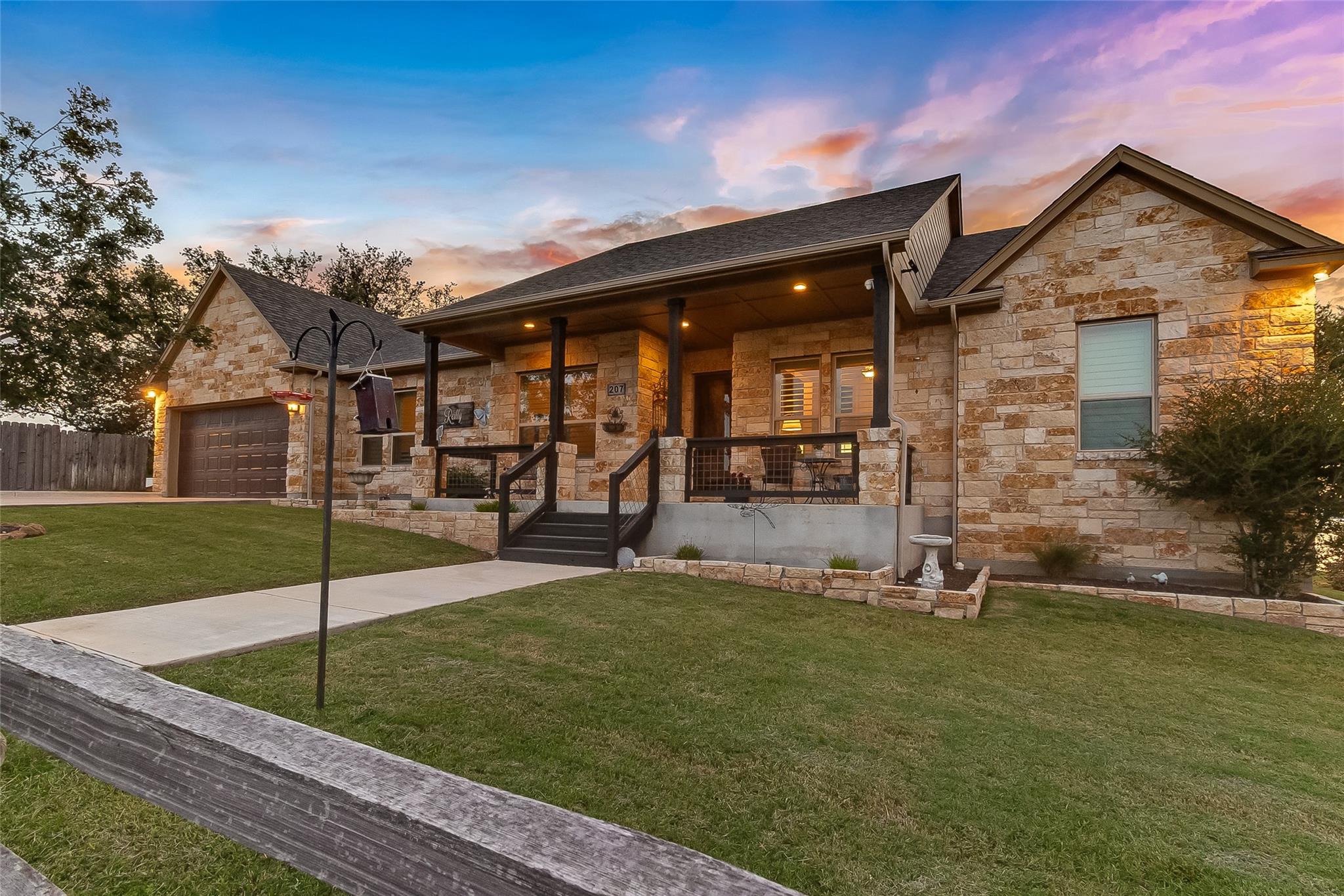 207 Emeralds Dr, Burnet, TX 78611