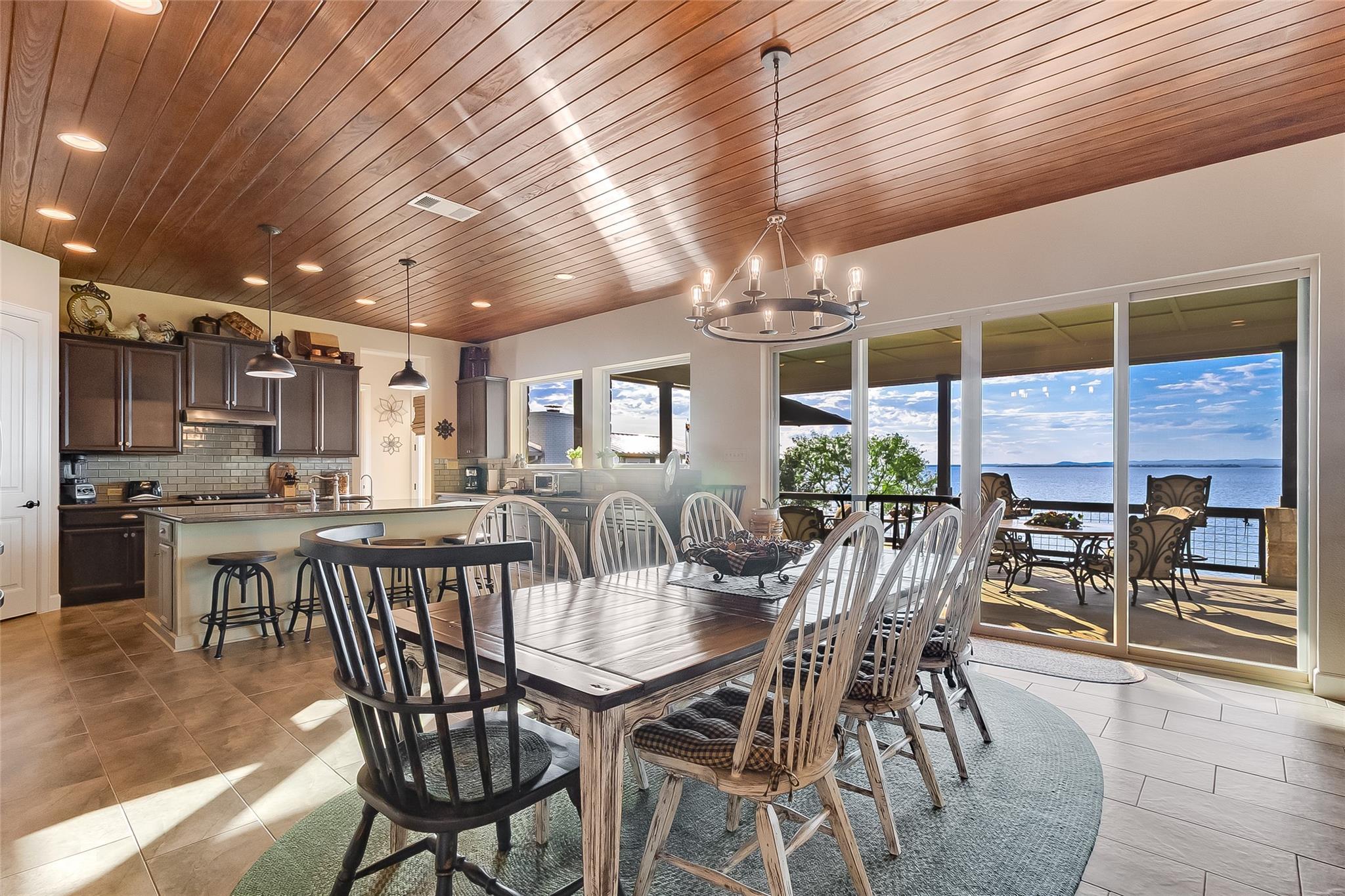 207 Emeralds Dr, Burnet, TX 78611