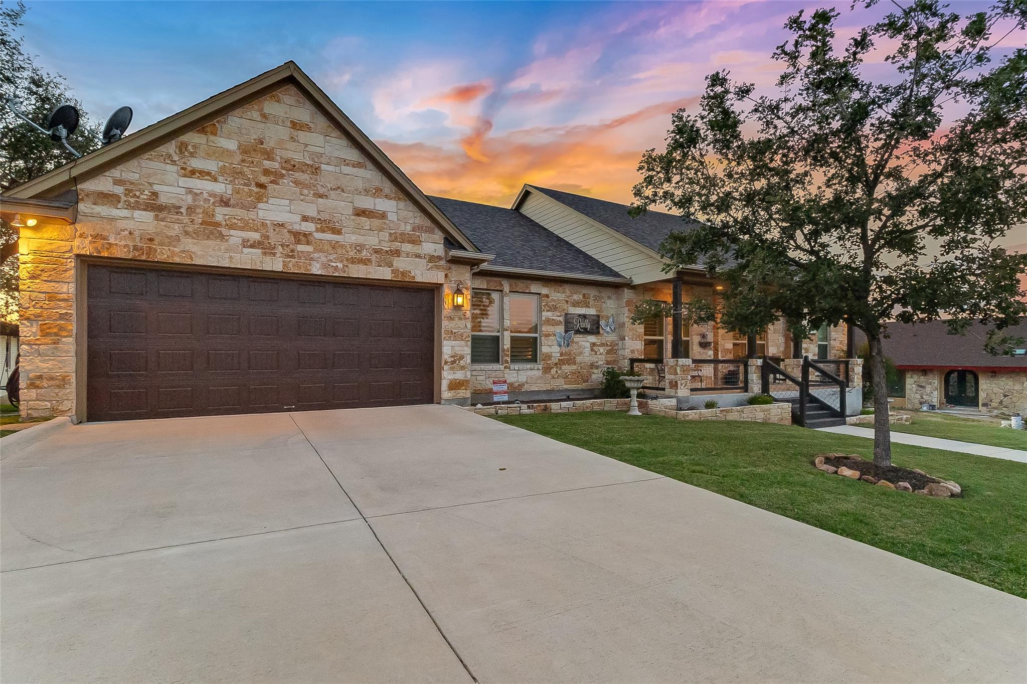 207 Emeralds Dr, Burnet, TX 78611