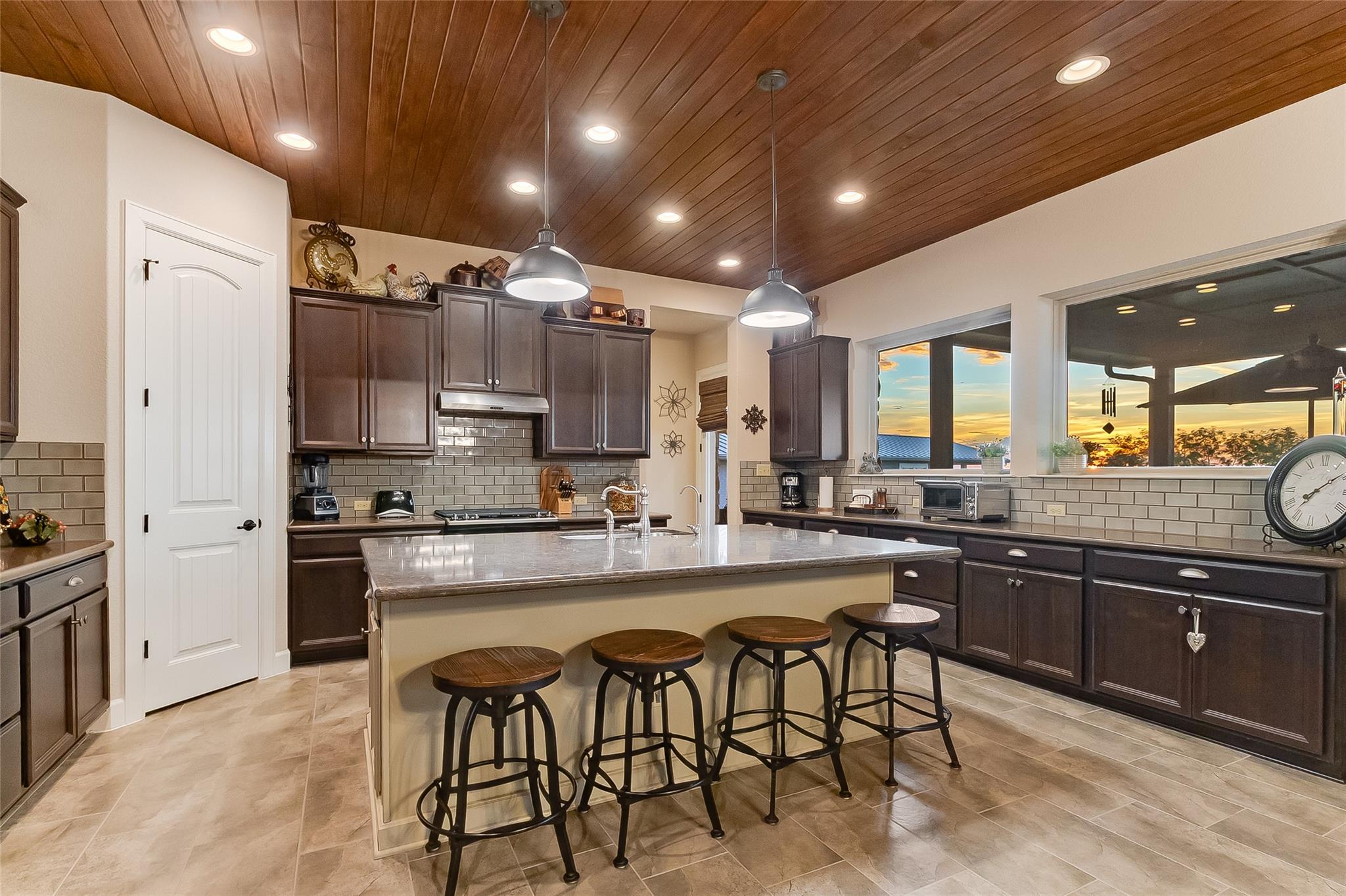 207 Emeralds Dr, Burnet, TX 78611